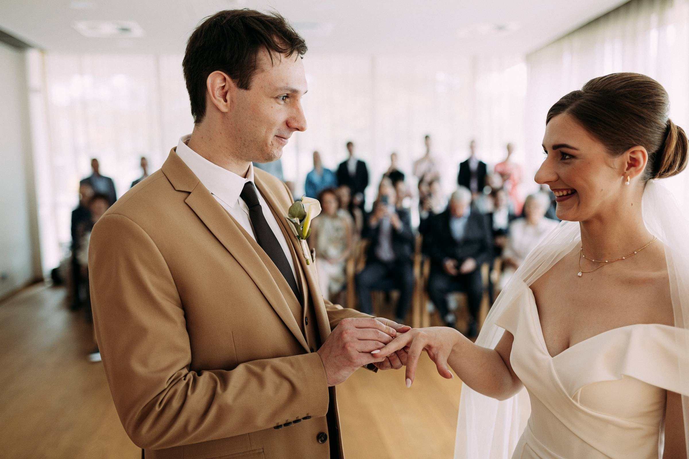 DZELTENAIS VAIRO PRIEKU