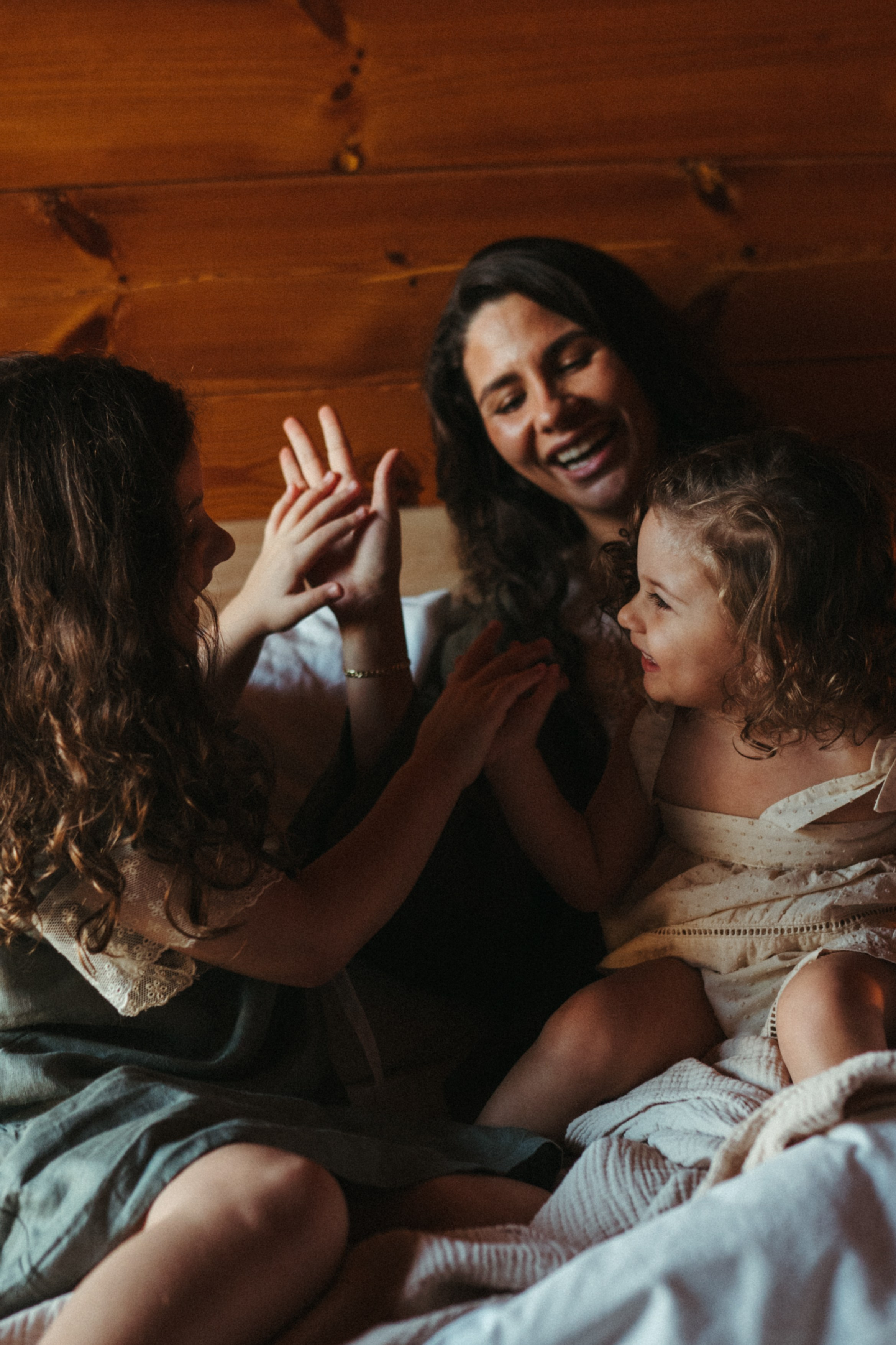 Amnah with daughters. Family photographer in Saudi Arabia