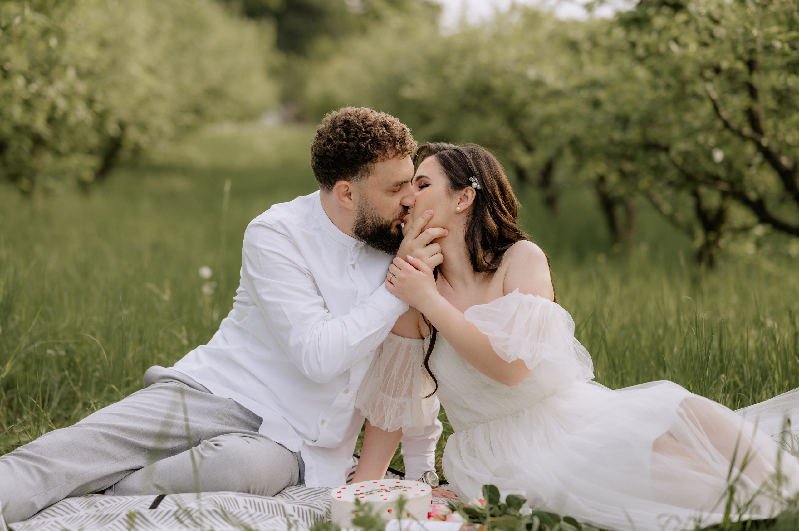Magda + Andrei | Lovers in the garden. Proud Vision Weddings | Wedding Photography & Film — Servicii profesionale Foto Video Nunta Iasi