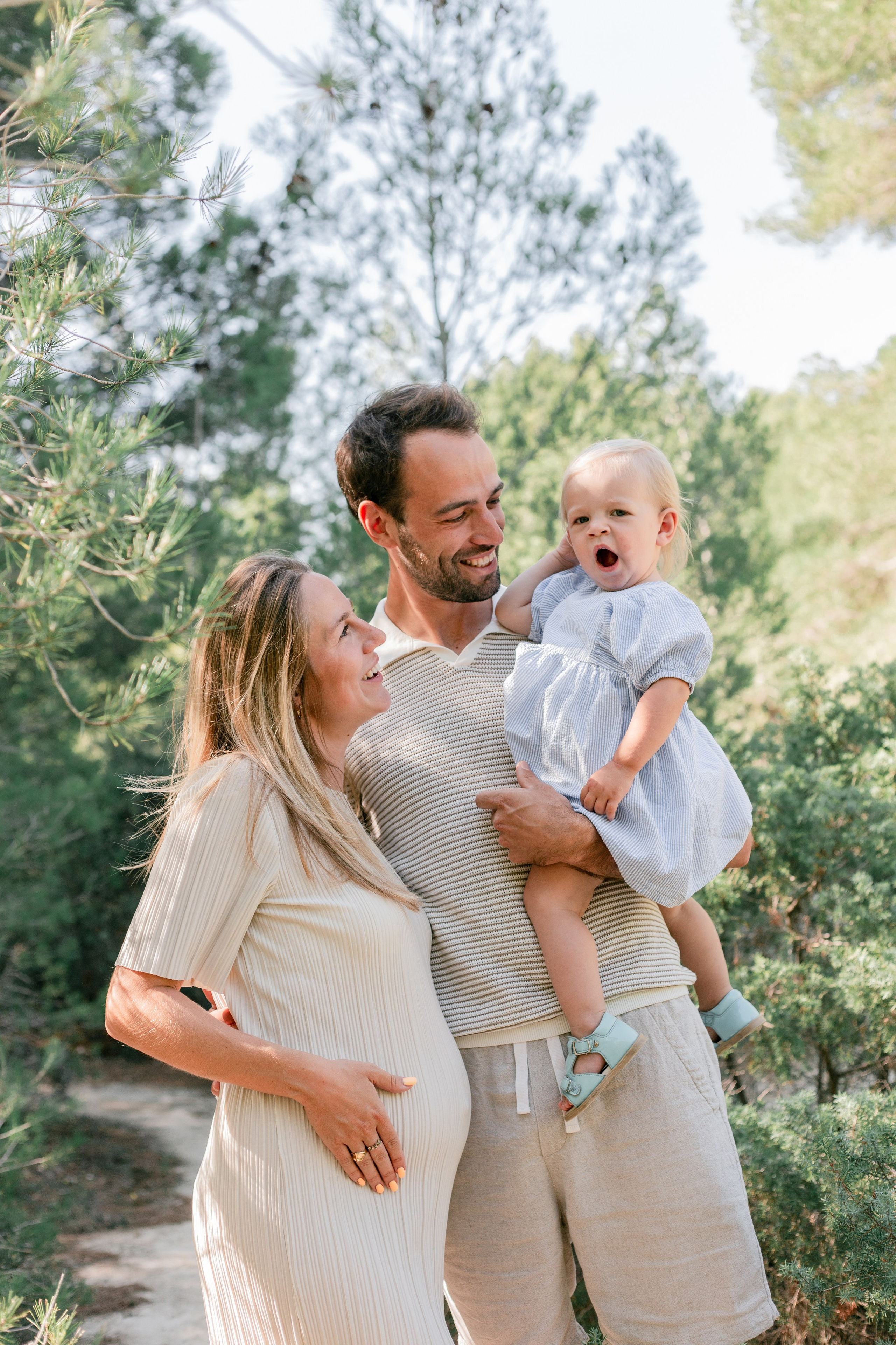 Elise et sa famille. Studio photo « Partage ton bonheur » – Photographe famille près de Châtellerault, Poitiers et Tours