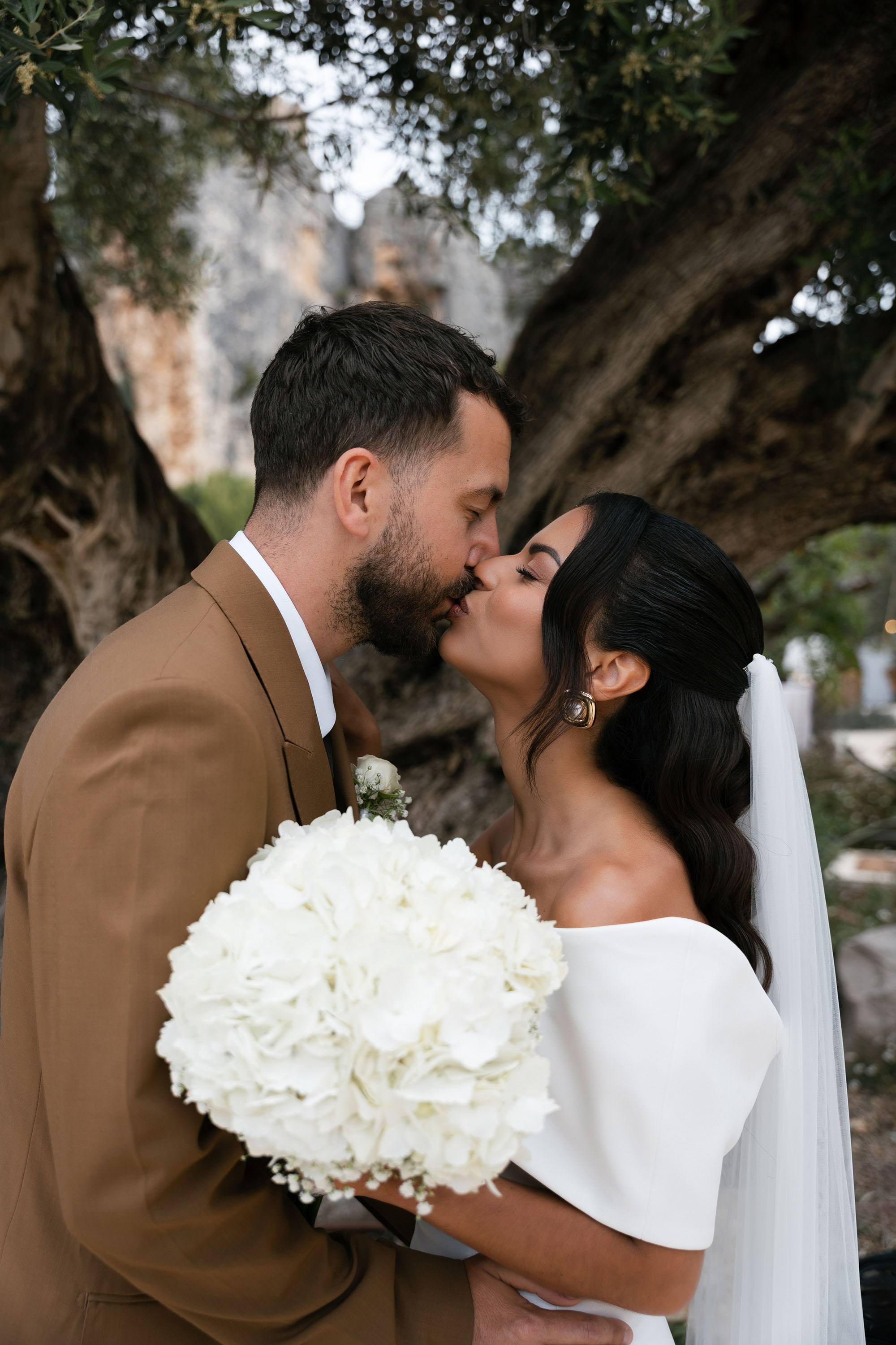 Sarah and Theo — VIVOOD. Fotógrafos de bodas de destino y creadores de contenido con base en España