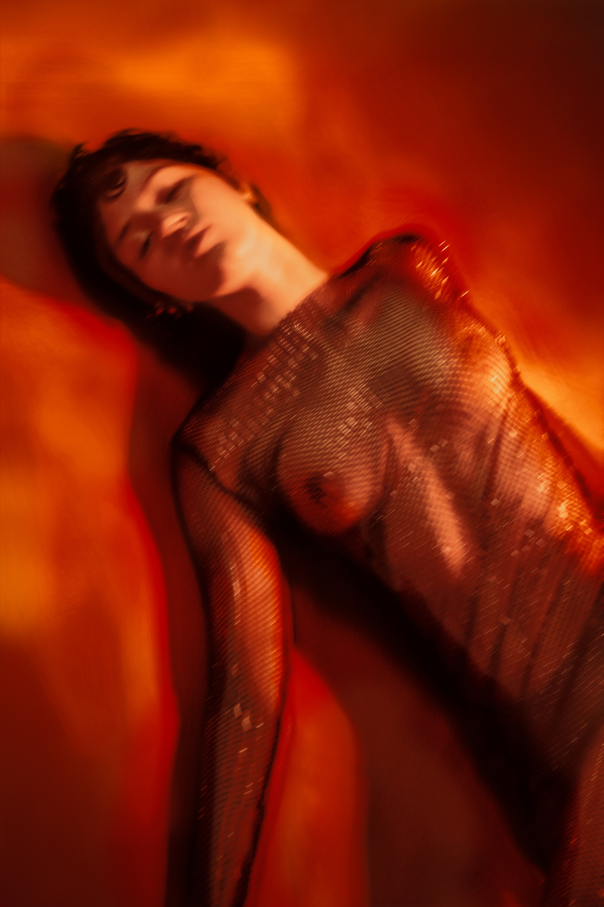 Creatives Fotoshooting einer Tänzerin in Salzburg, feuer und Passion