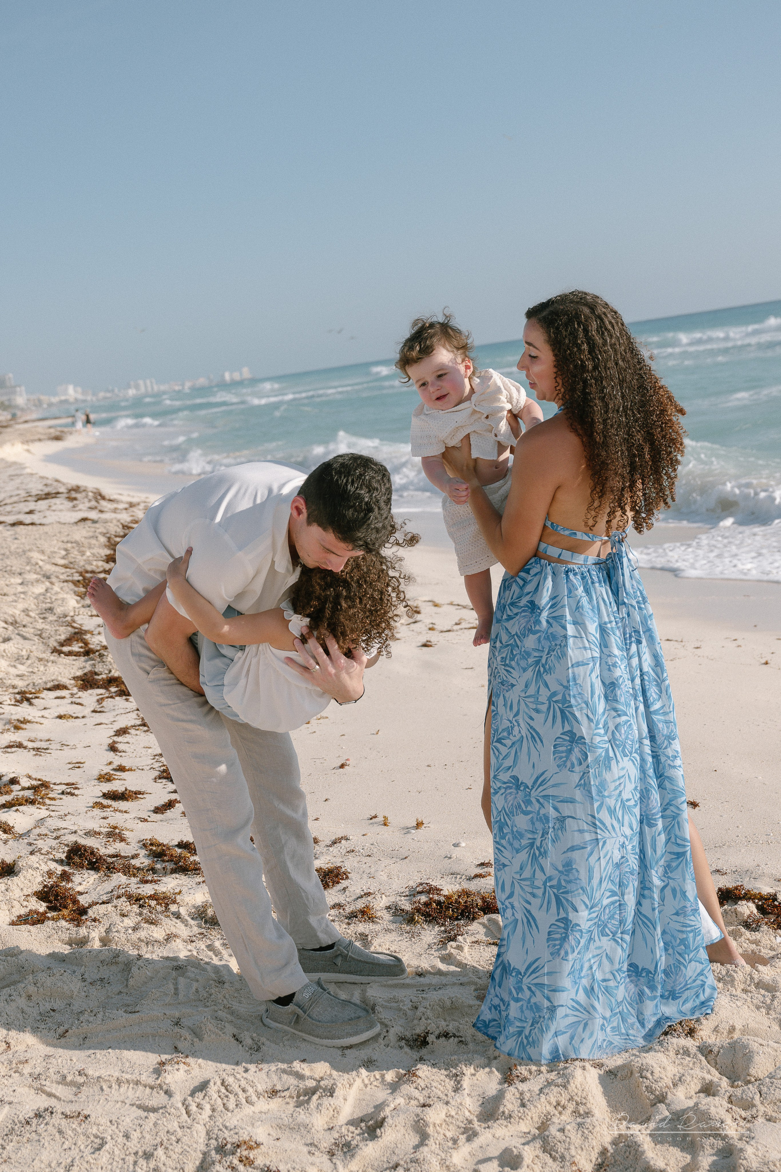 Gabi Guilliod — Family Session — Playa Delfines. Destination wedding photographer based in Cancun and Riviera Maya with service worldwide