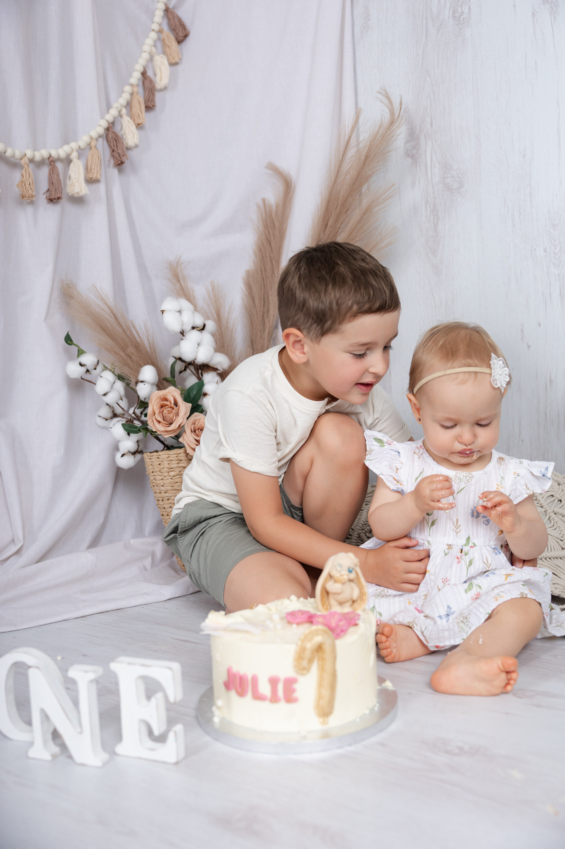 Nezapomenutelné focení 1. narozenin v Písku. Smash Cake, hra a krásné fotografie pro rodinu