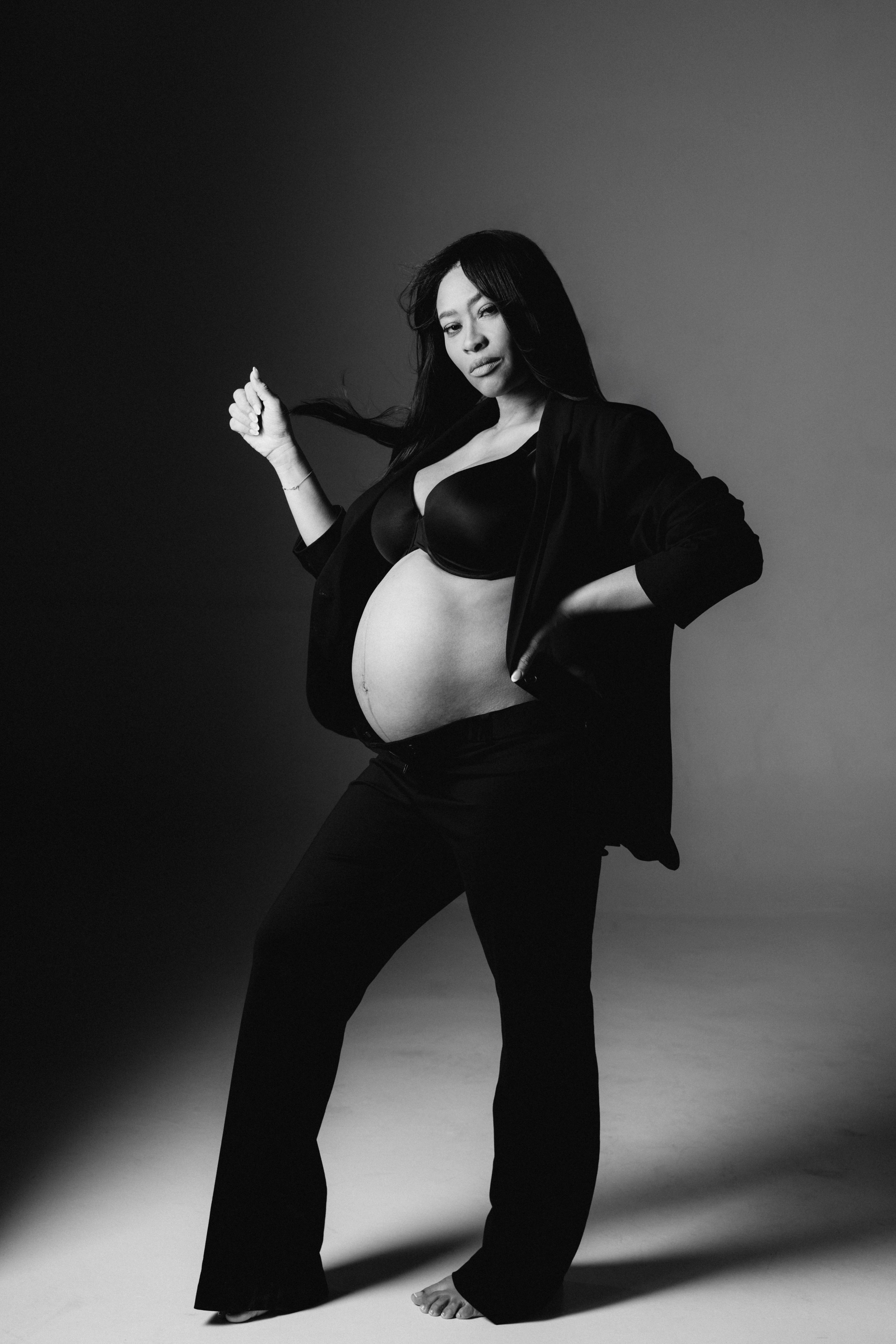 Jacelyne. Modern maternity photographer in Long Island New York