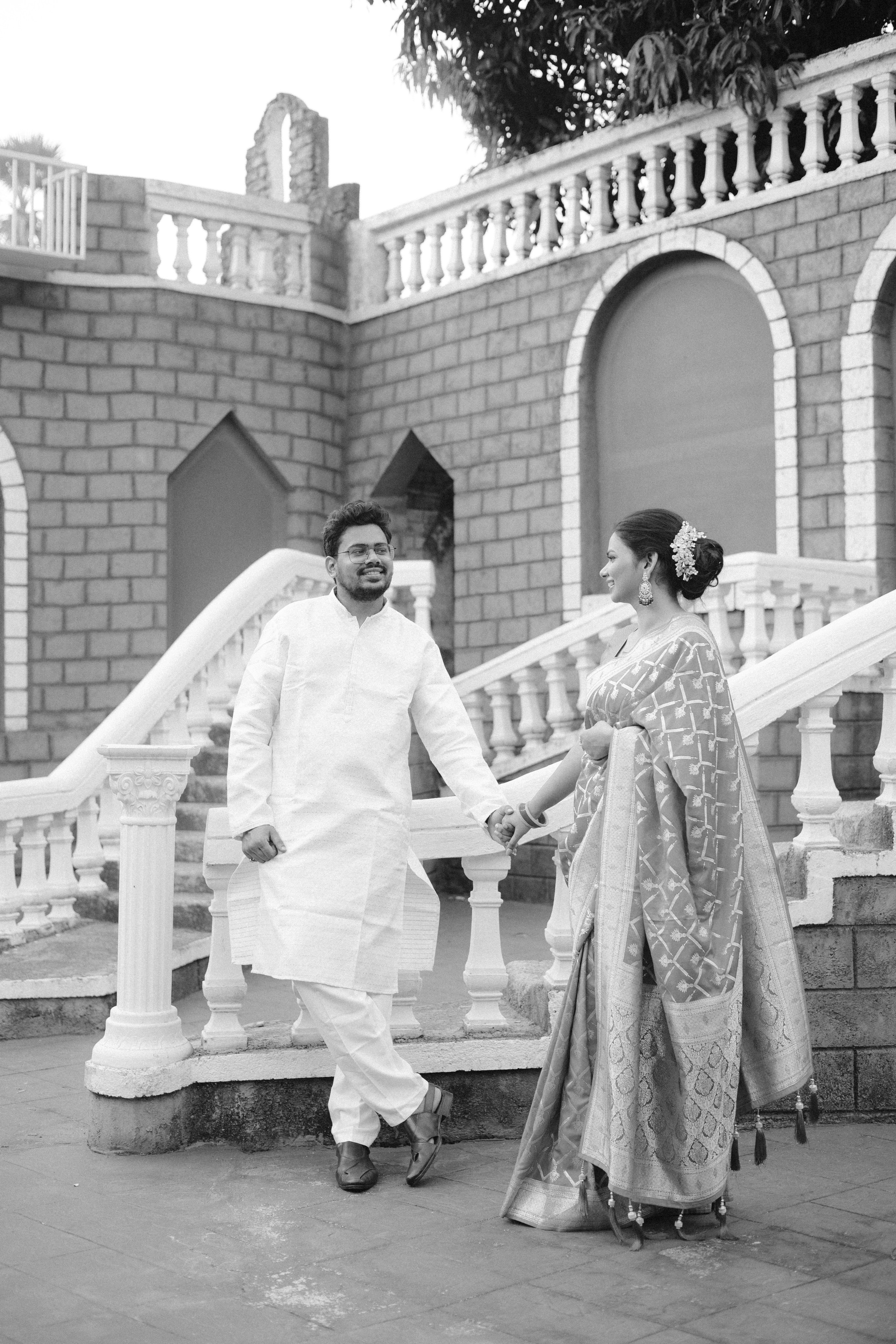 COUPLE SESSIONS. Love Emotions Weddings
