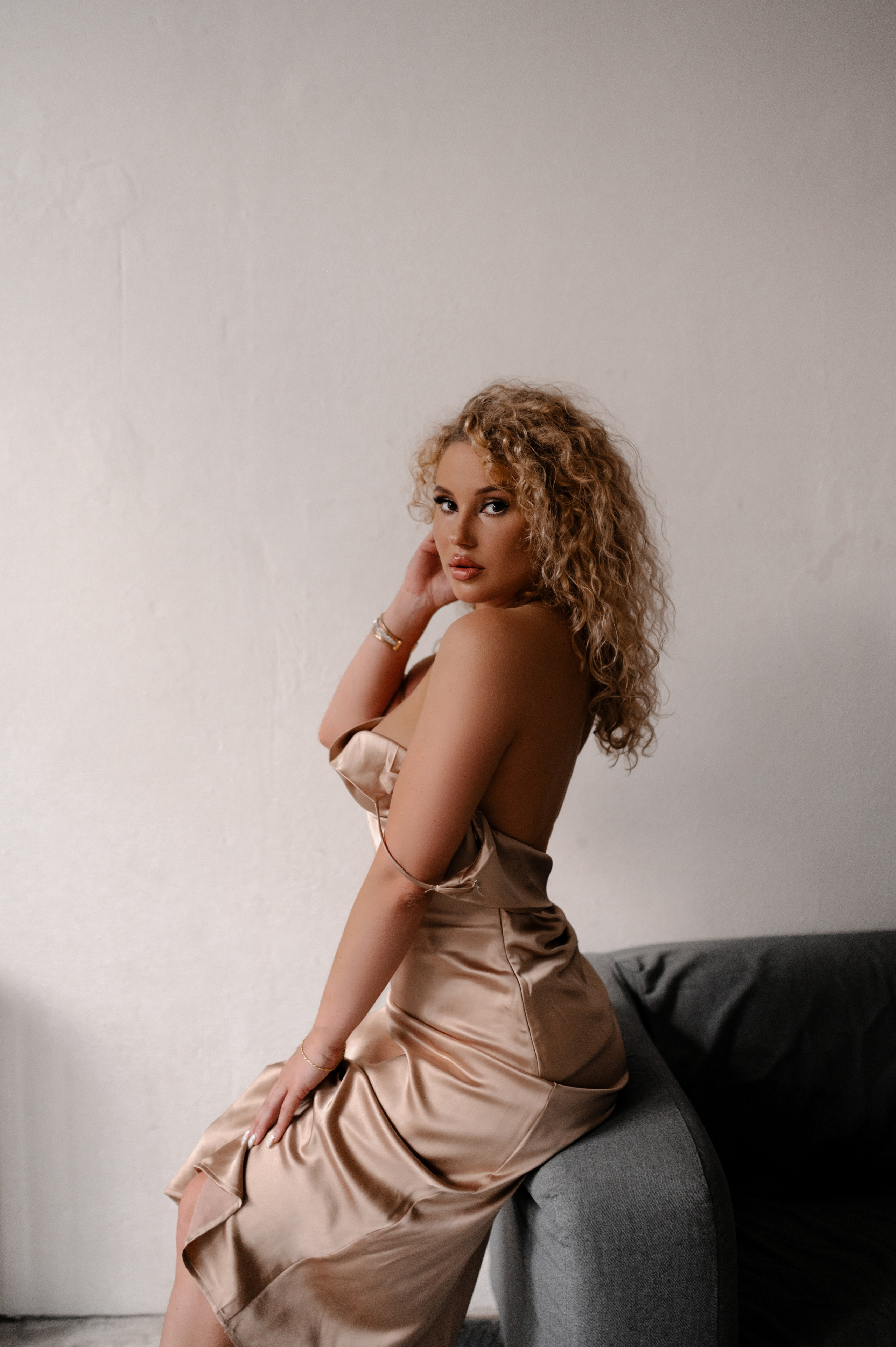 Liza. ANNA-MARIA PHOTO CONTENT CREATOR — photographer, aesthete, artist, and visual expert for Instagram in Prague