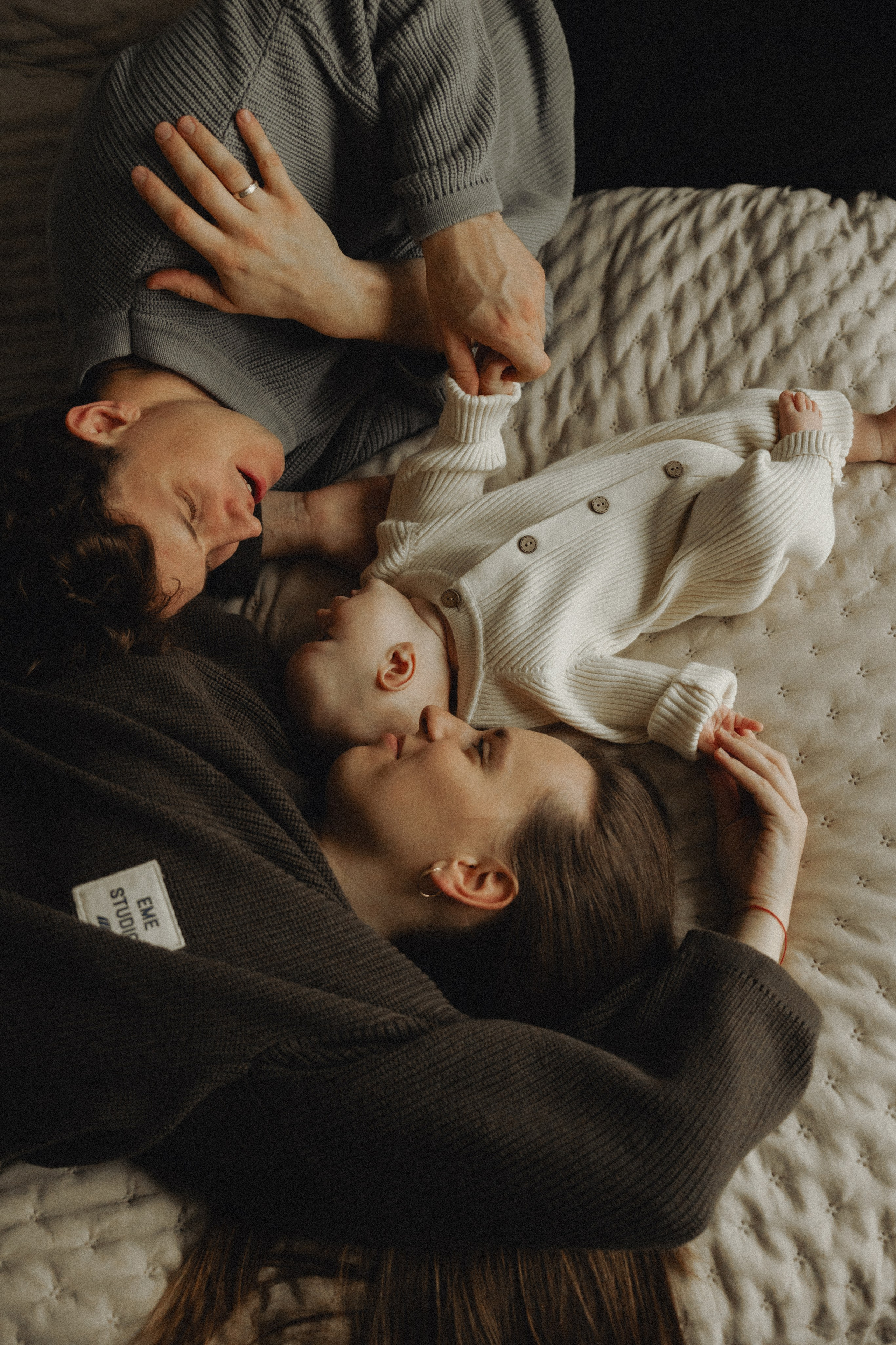 Naujagimio fotosesija namuose | 2025. Vestuvių ir šeimų fotografė Lena Bondarenko / belove photo