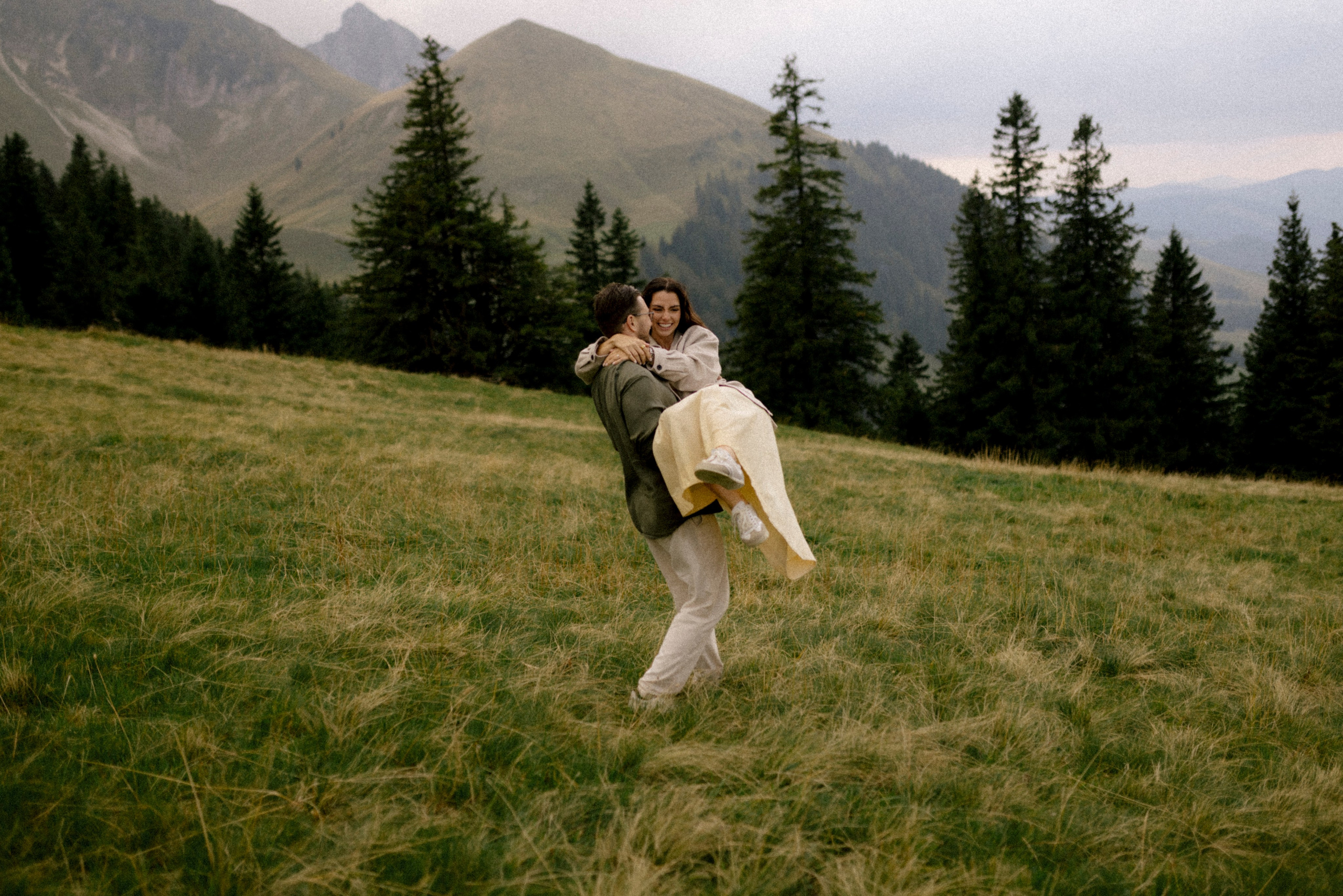 Emily + Casey. Polina Sobol — family & documentary photographer in Bern. Outdoor & urban photo sessions for families, kids and couples