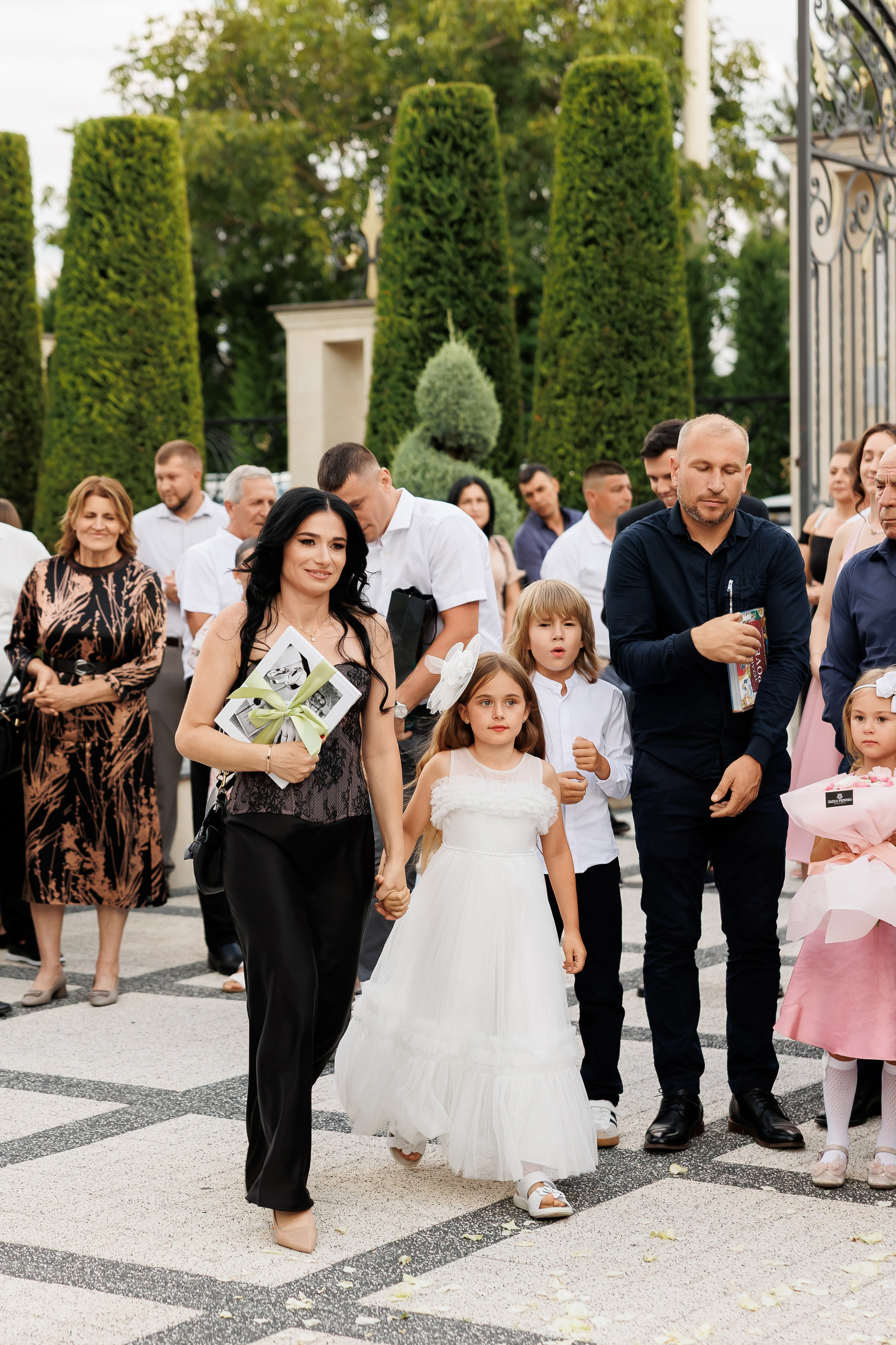 Eugen & Livia — Grand Elysee — Wedding Day. Servicii Foto și Video 067188353