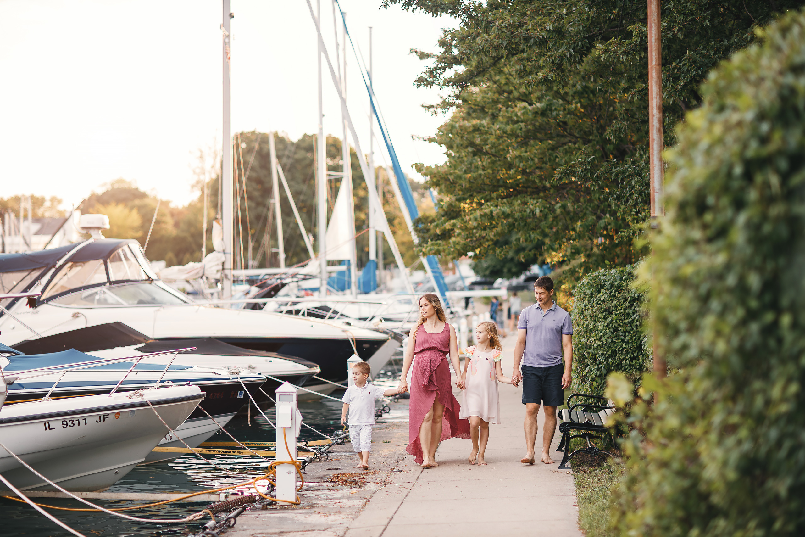 21,06,2020 Walk to the beach. Wedding family event photographer in Chicago Nick Yushevich