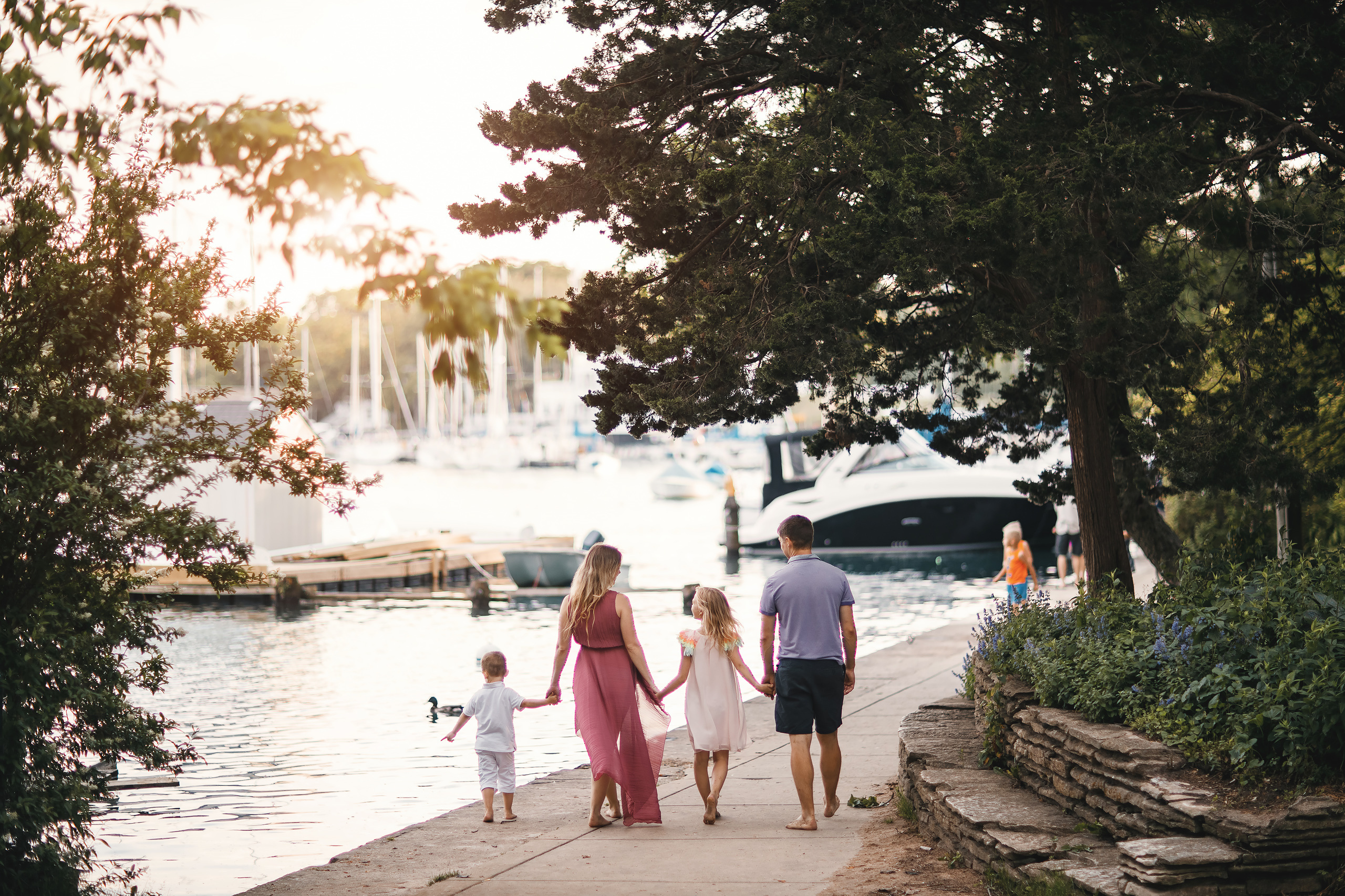 21,06,2020 Walk to the beach. Wedding family event photographer in Chicago Nick Yushevich