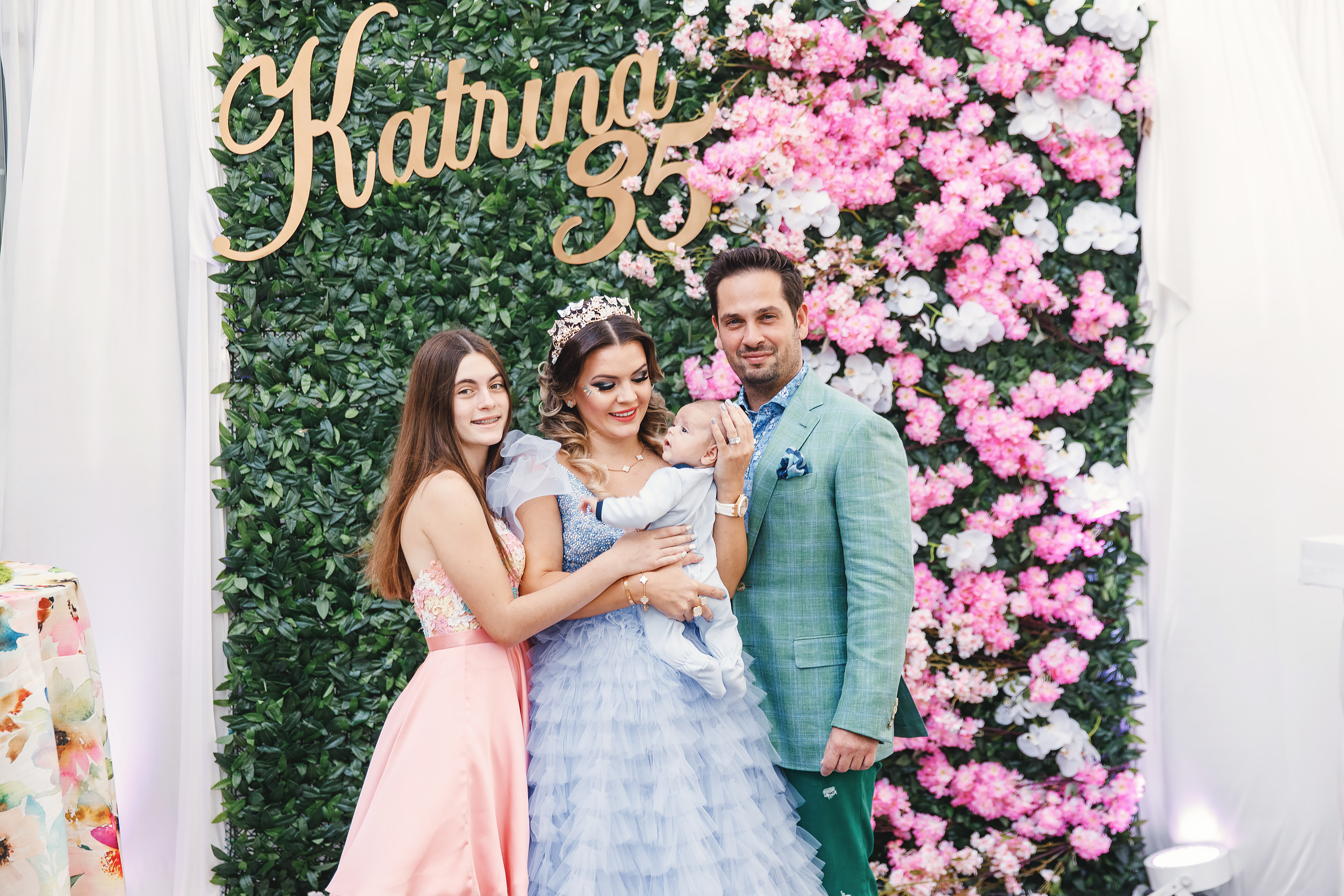 Katrina’s birthday. Wedding family event photographer in Chicago Nick Yushevich