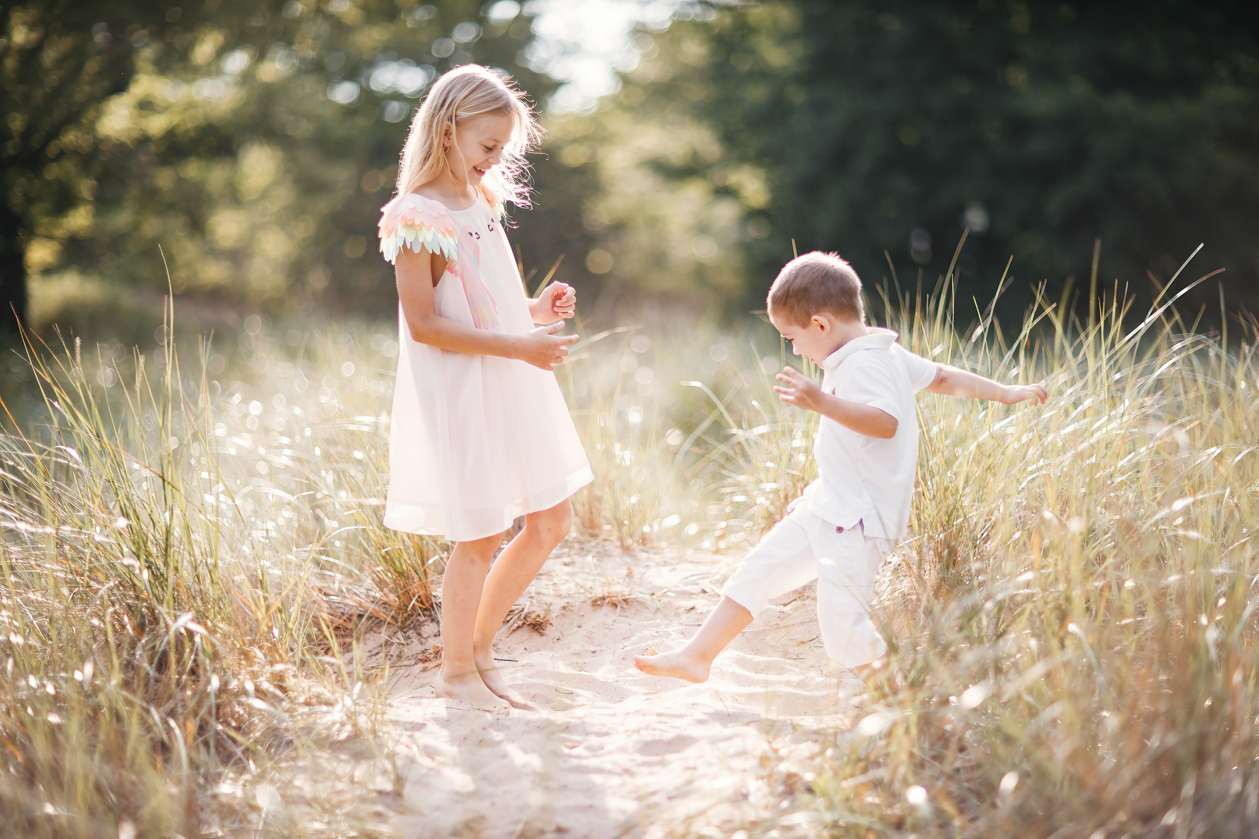 21,06,2020 Walk to the beach. Wedding family event photographer in Chicago Nick Yushevich