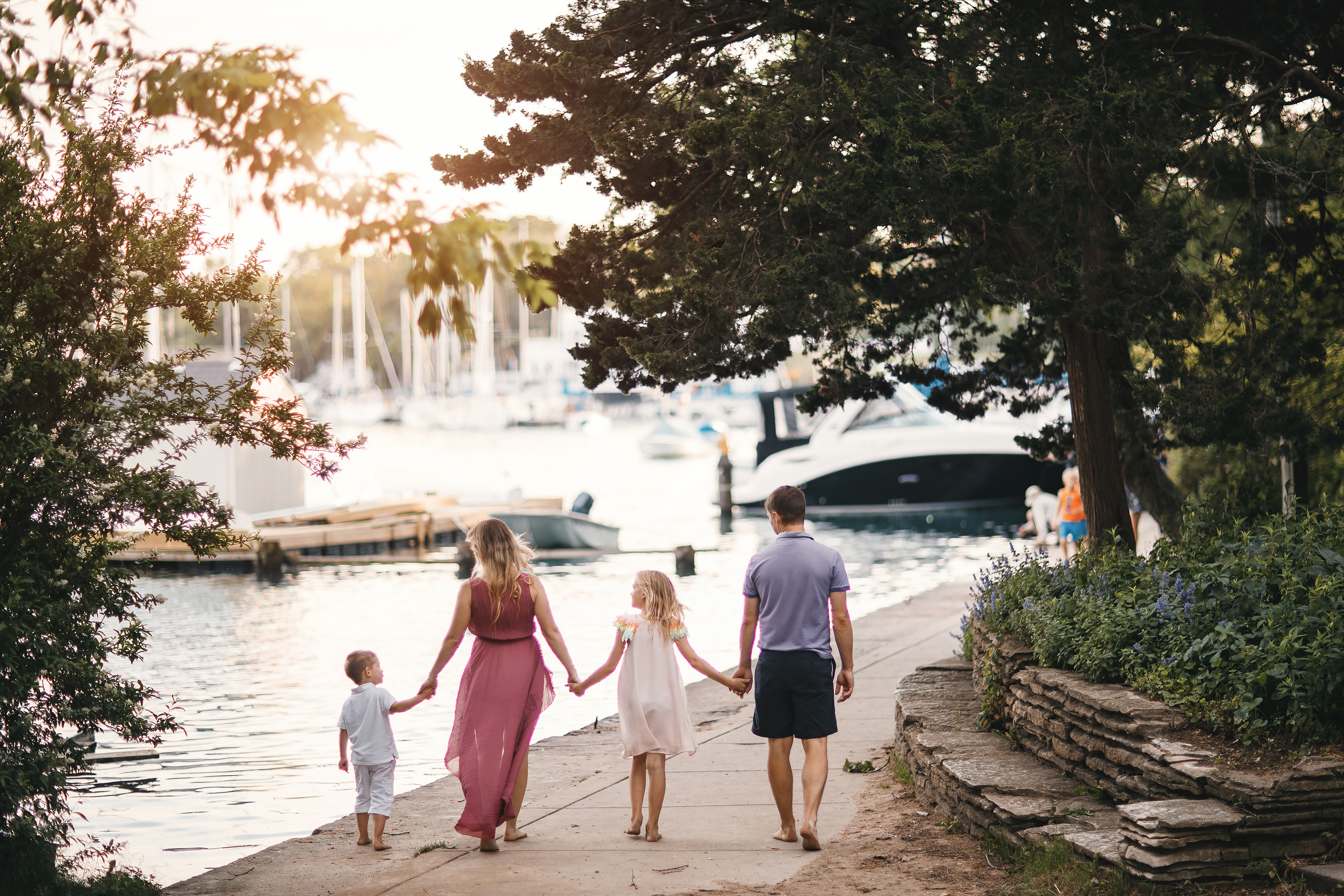 21,06,2020 Walk to the beach. Wedding family event photographer in Chicago Nick Yushevich