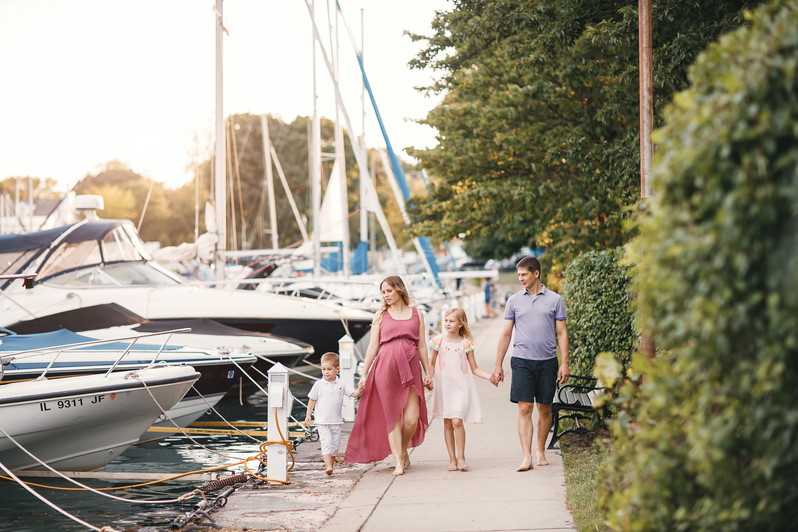 21,06,2020 Walk to the beach. Wedding family event photographer in Chicago Nick Yushevich