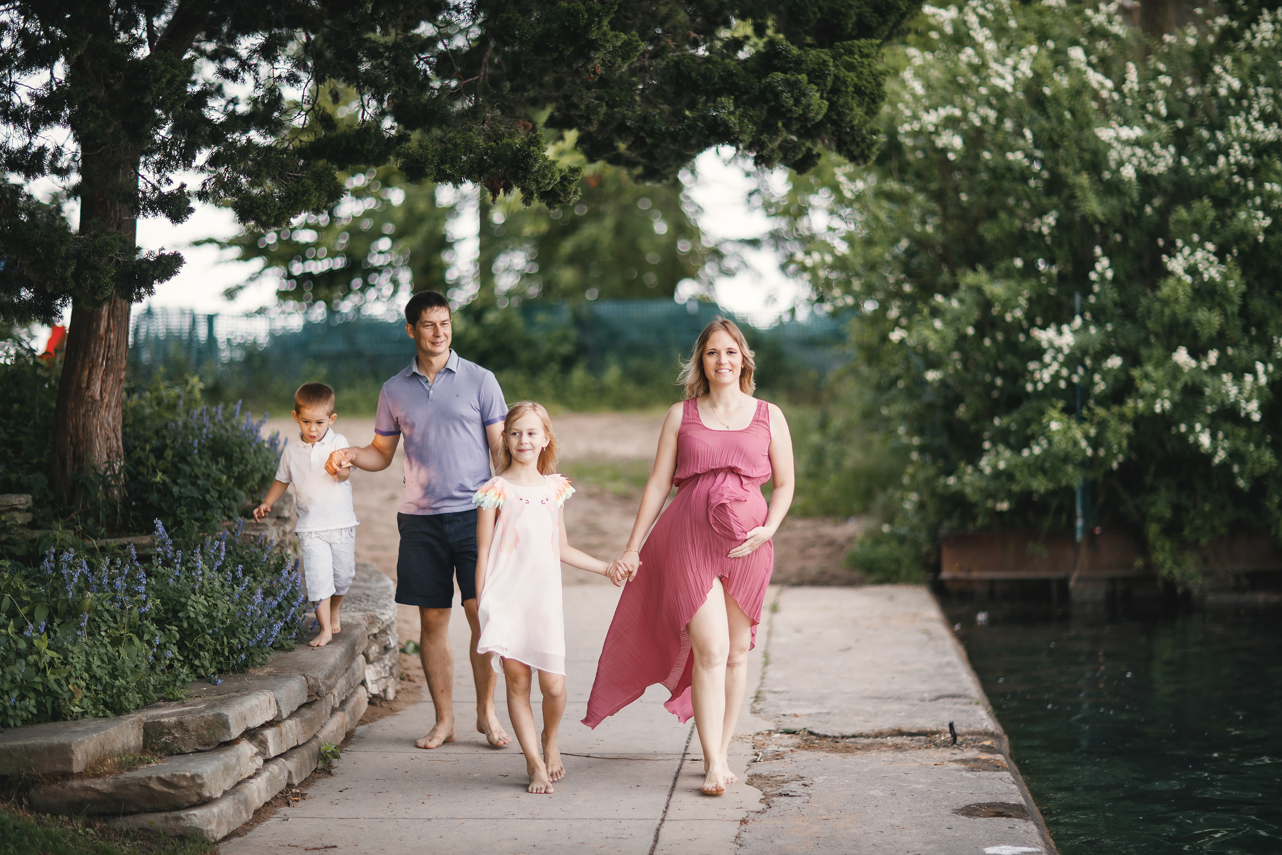 21,06,2020 Walk to the beach. Wedding family event photographer in Chicago Nick Yushevich