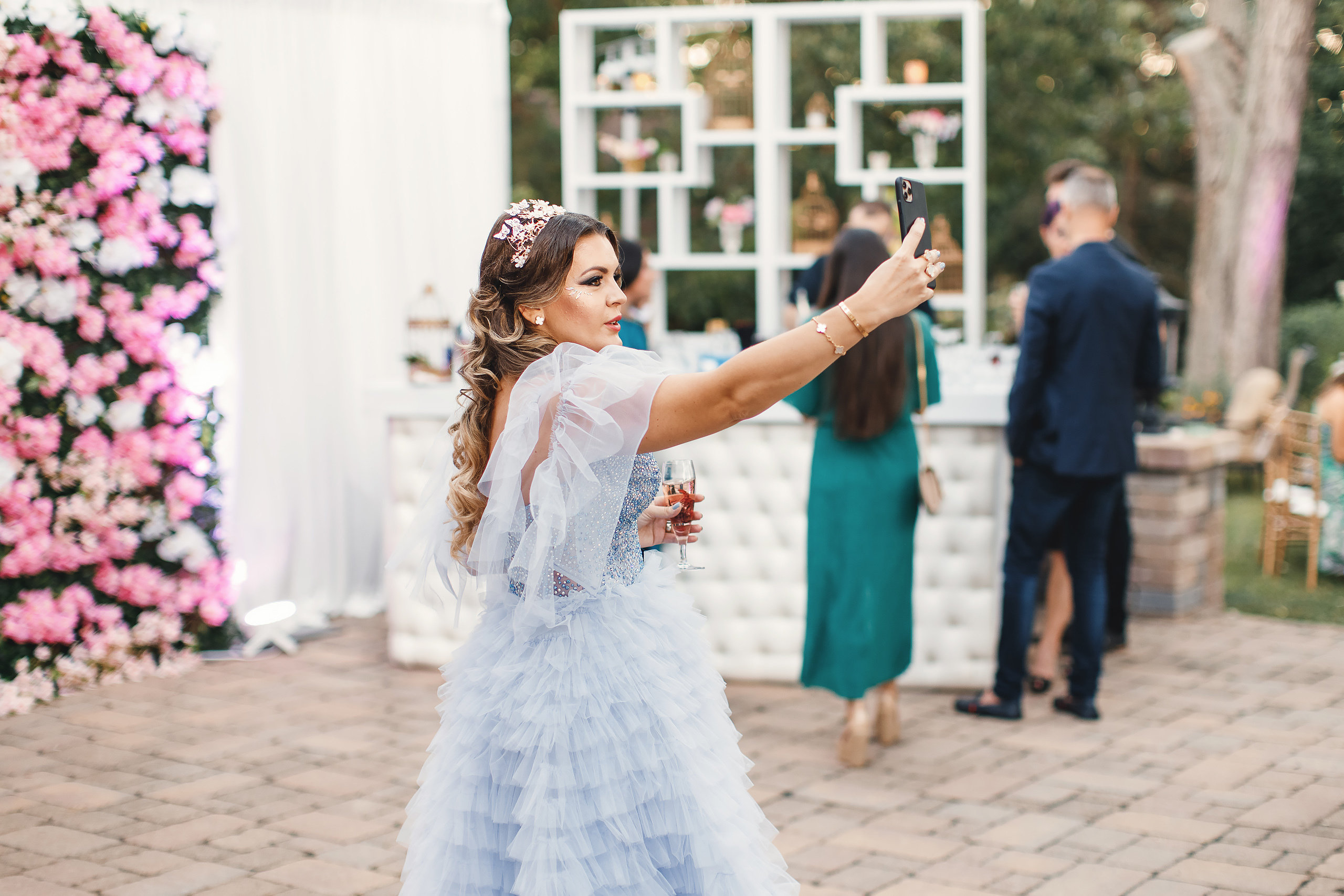 Katrina’s birthday. Wedding family event photographer in Chicago Nick Yushevich