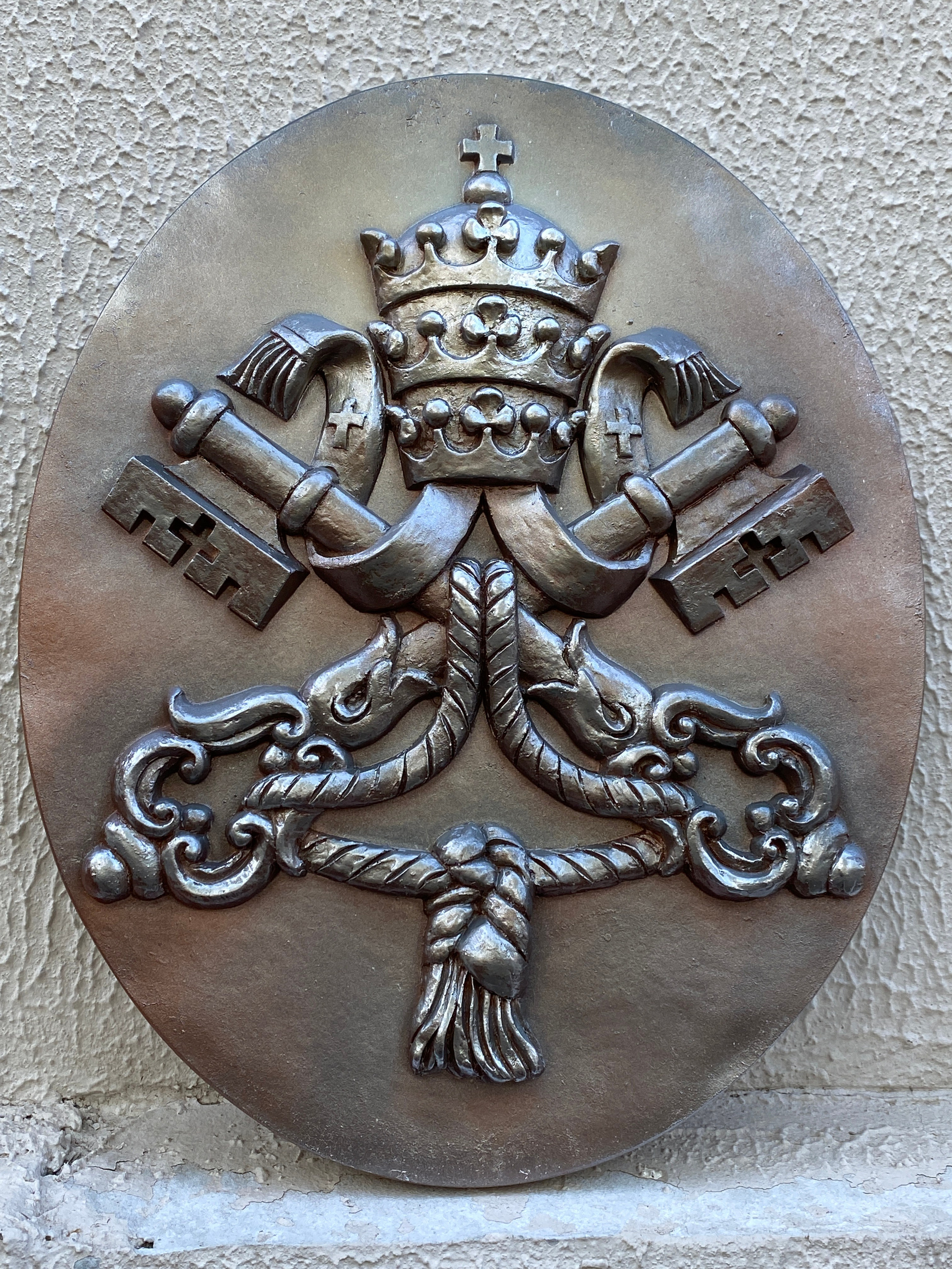 В Апостольской Нунциатуре в Республике Беларусь (Посольство Святого Престола, Ватикан). Ворота, калитка.  2017-2021. Сталь, худож. ковка, лазерная резка, сварка, компазитные материалы.