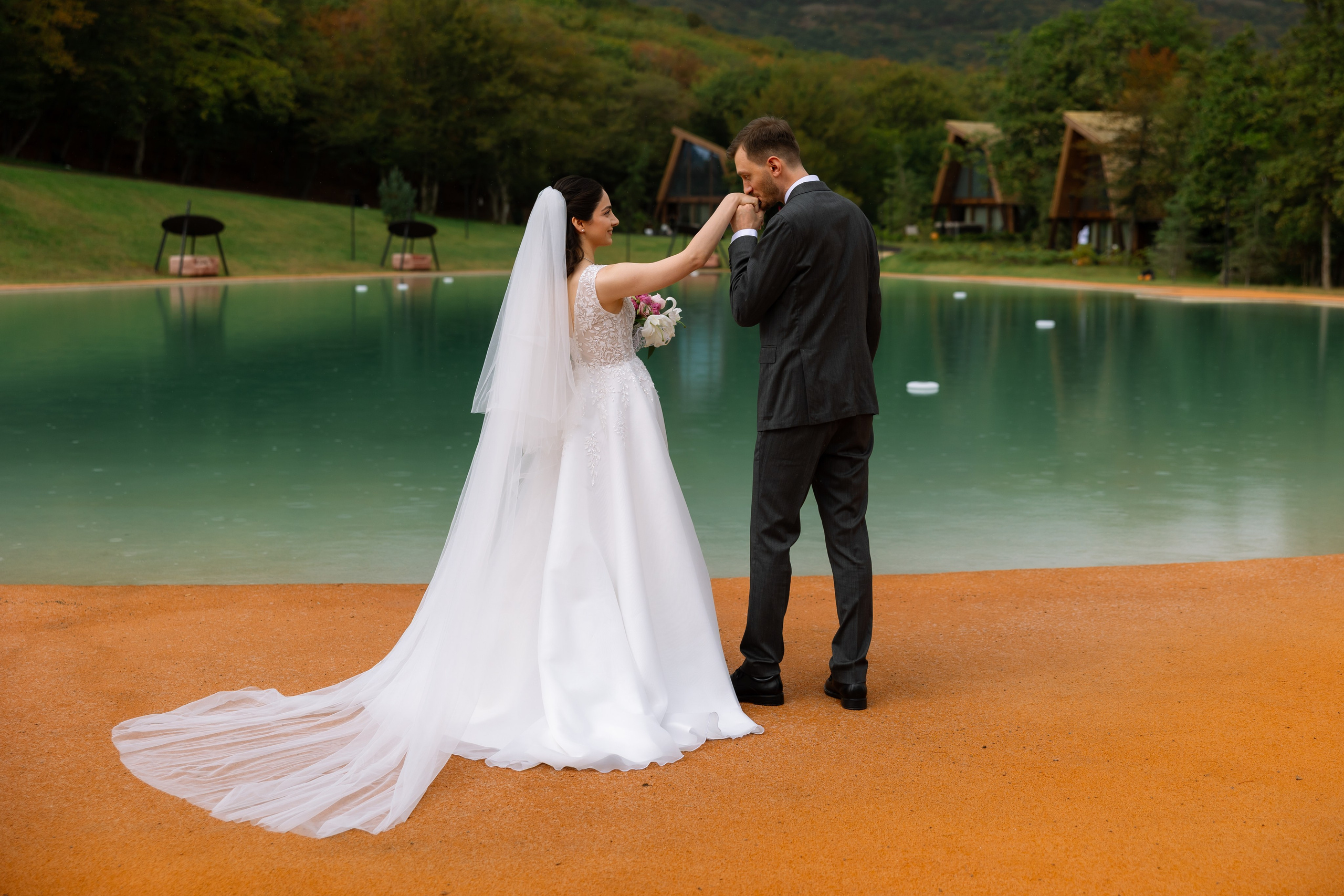 Rainy day feels different. Wedding photographer in Tbilisi Ioseb Mamniashvili