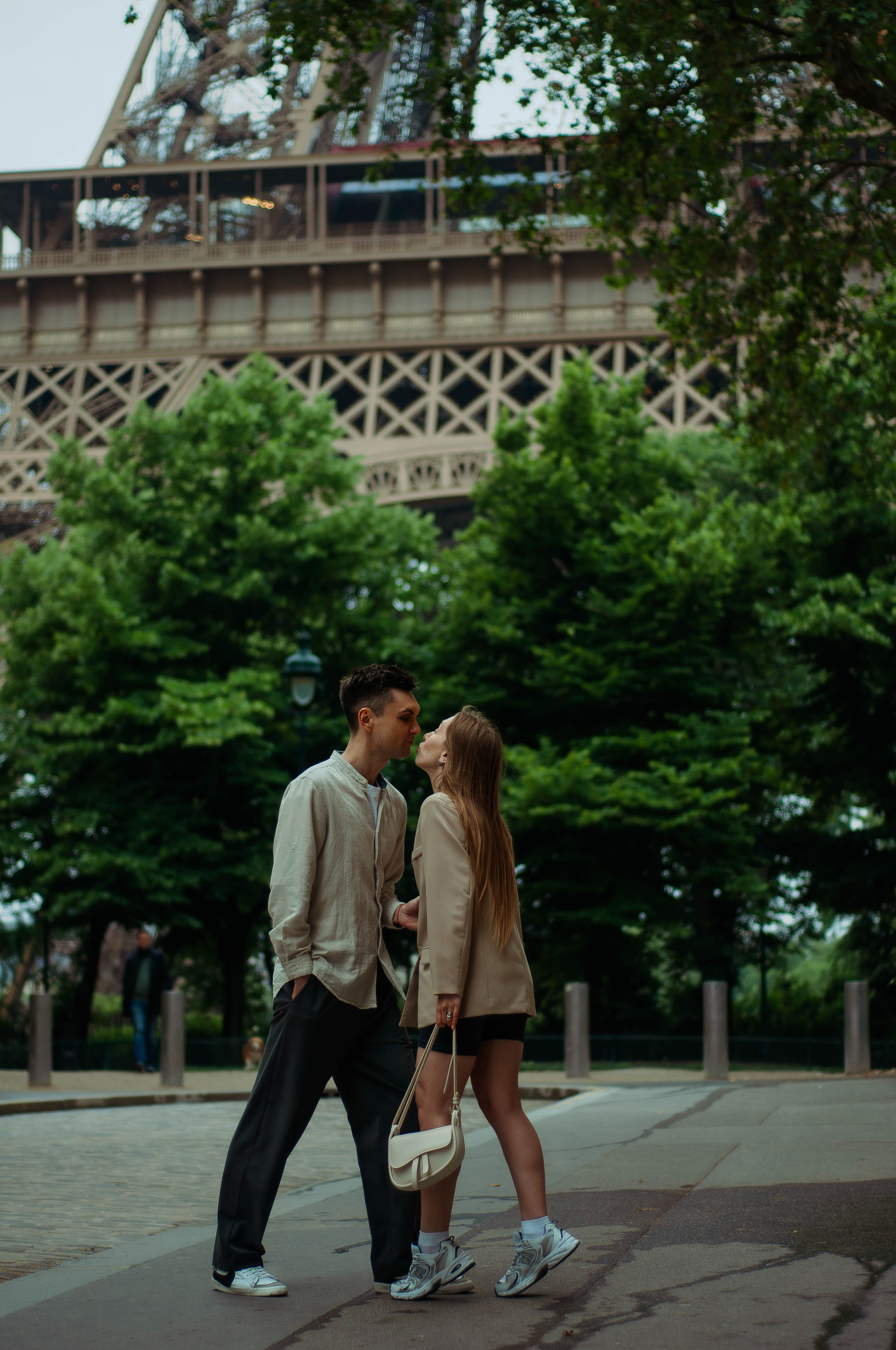 Лавстори у Эйфелевой Башни. Фотограф в Париже Полина Осипова