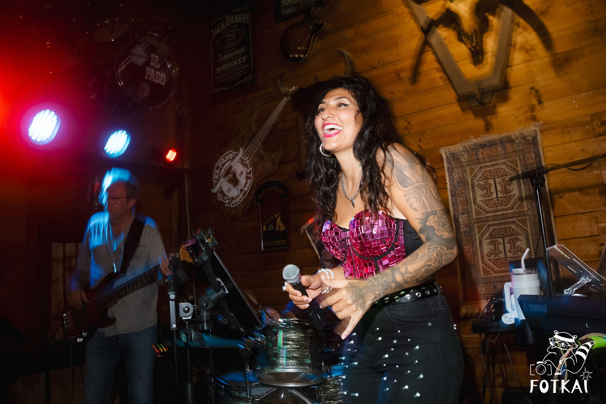 Tributo a Amy Winehouse en El Paso Bar (2 de mayo de 2026) – Fotos, concierto en vivo y ambiente único | FOTKAI