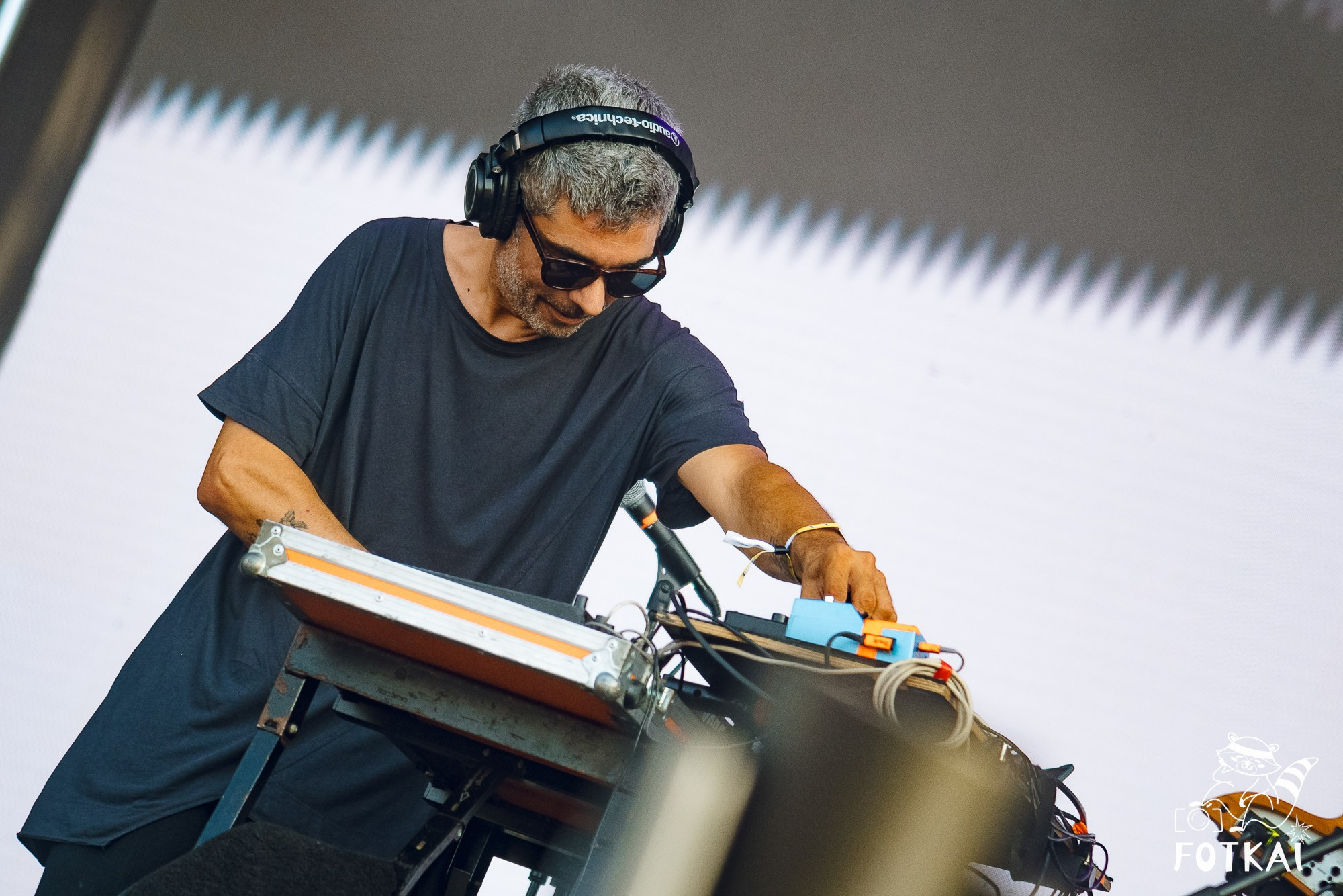 Low Festival 2026 — Full Concert Photo Report from the Opening Night in Torrevieja | FOTKAI