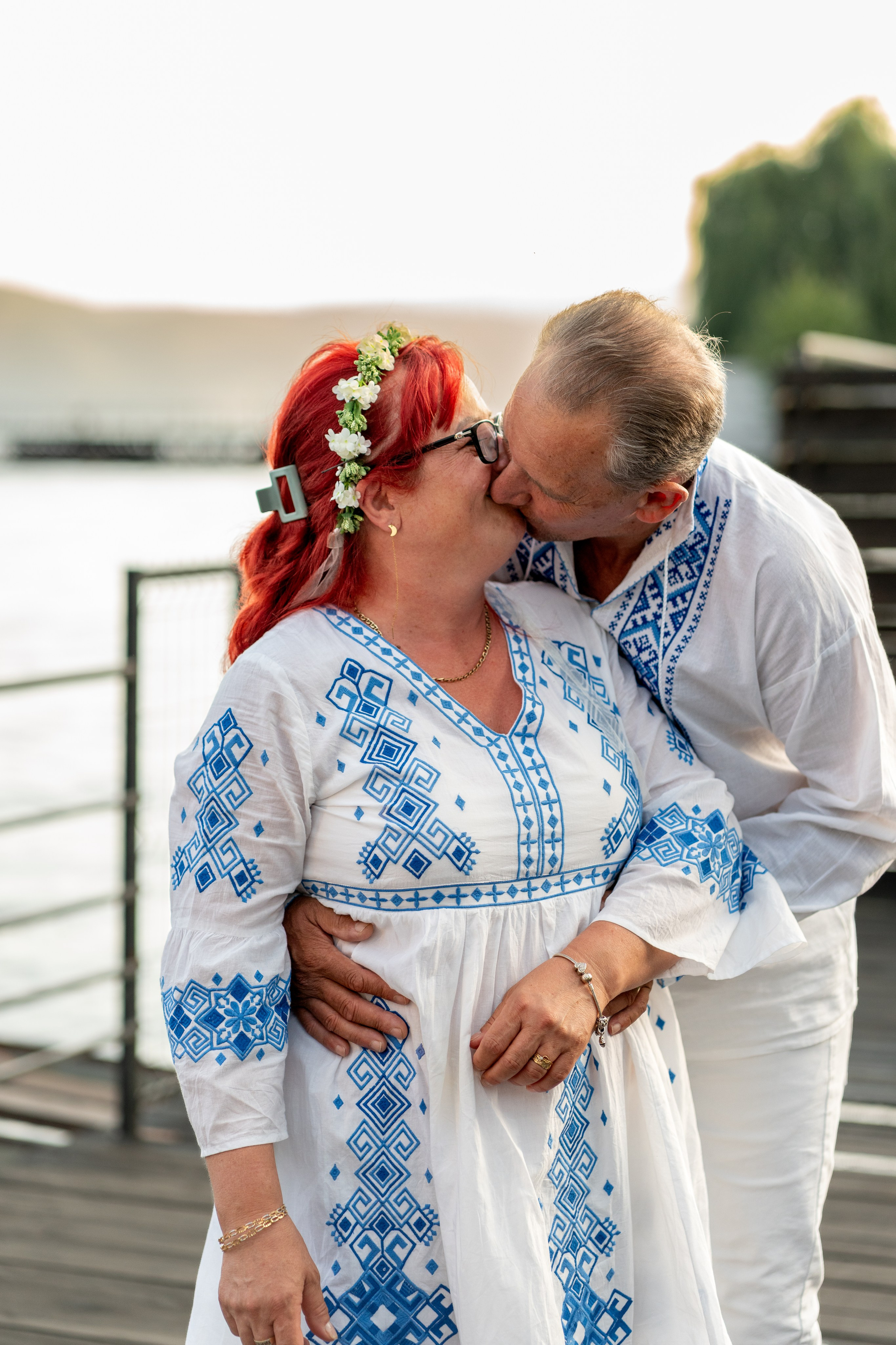 Imortalizează emoția reînnoirii jurămintelor la Nunta de Argint printr-o ședință foto profesională. Momente autentice, povești de iubire. Fotograf de evenimente, portret si lifestyle