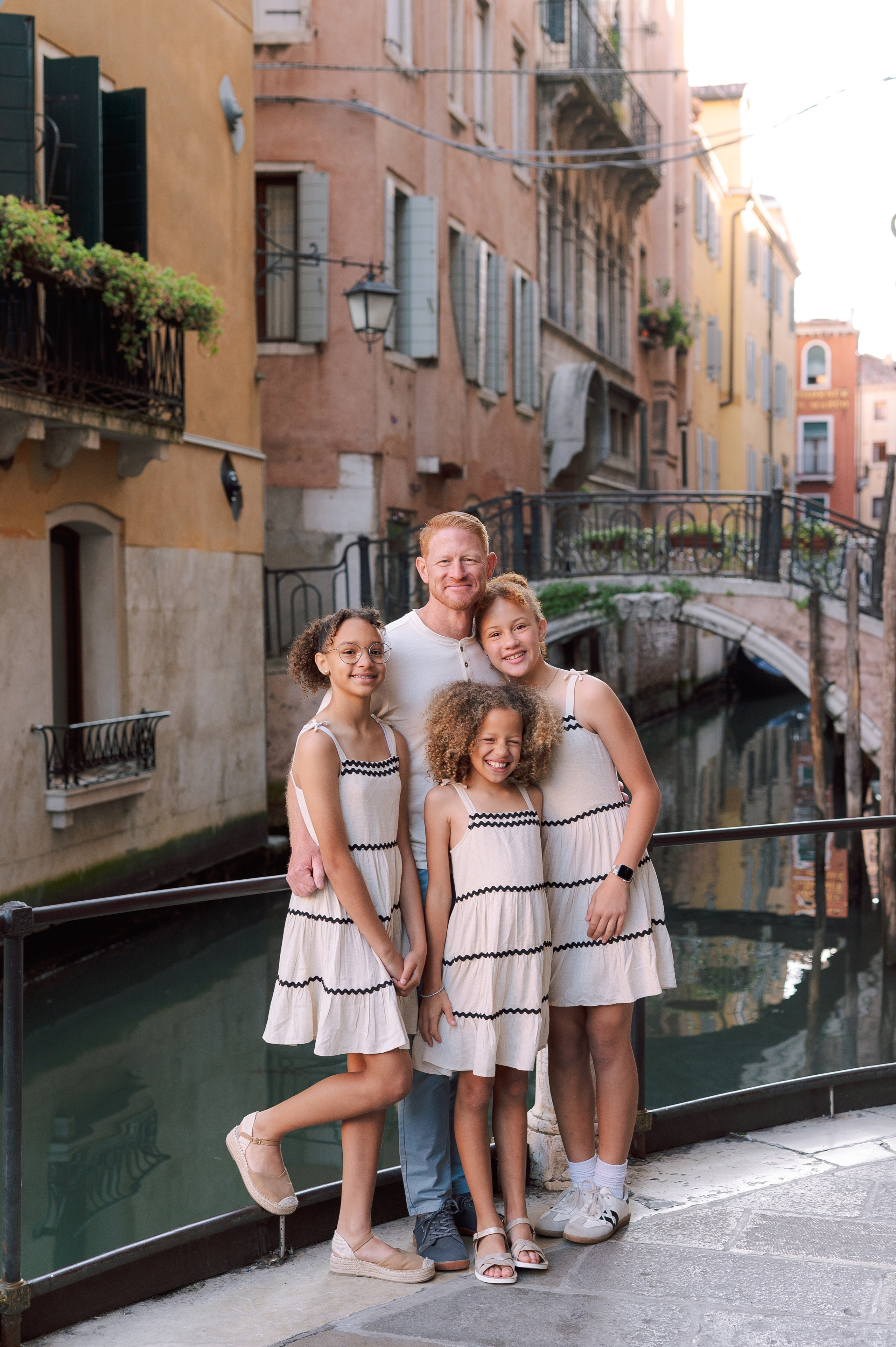Eliza, Elena, Elliana, Teresa and Brad. Photographer in Venice Anna Terzi