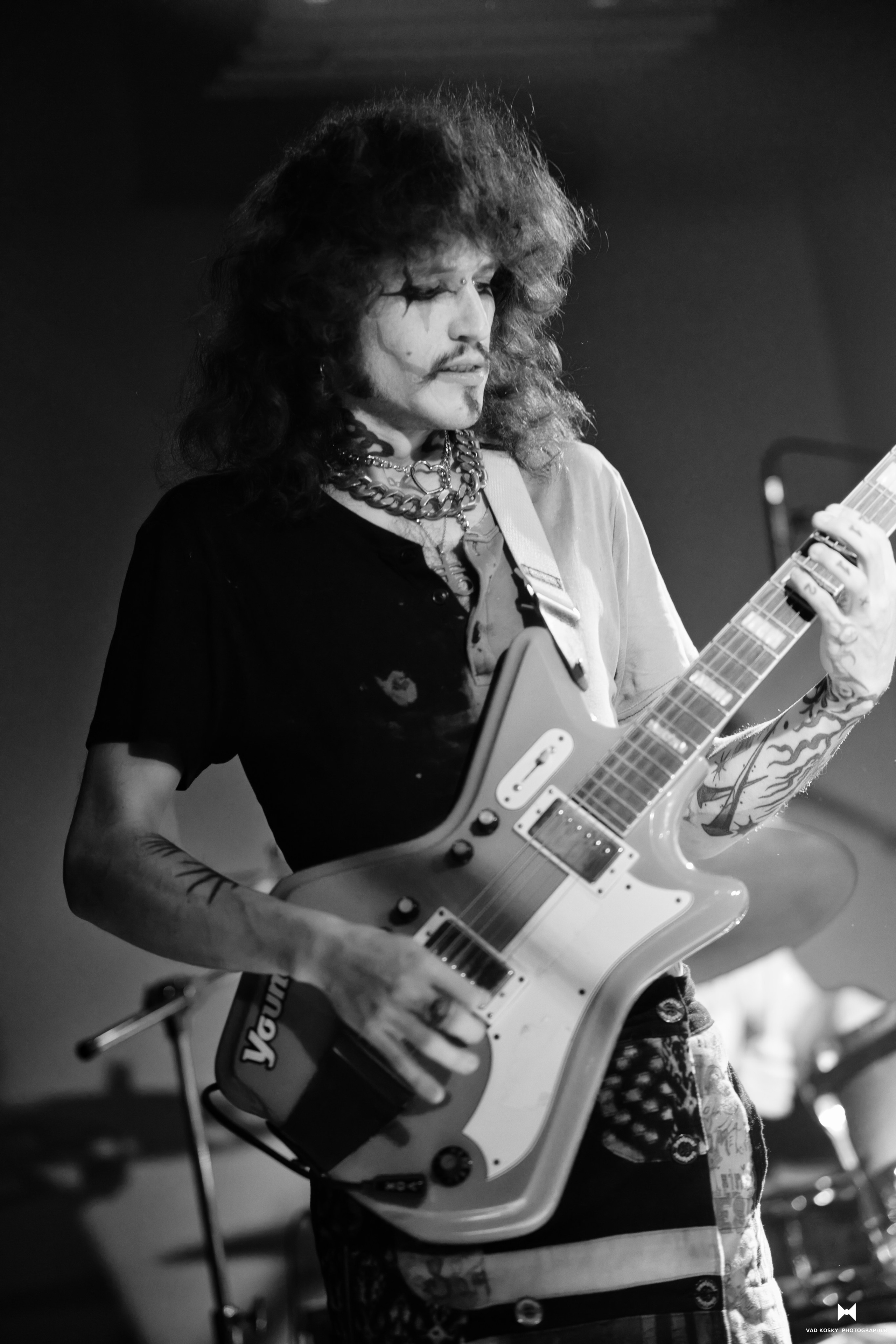 Crimson bass — Mary Bar Haifa 28.11.25. Vad Kosky Photographer