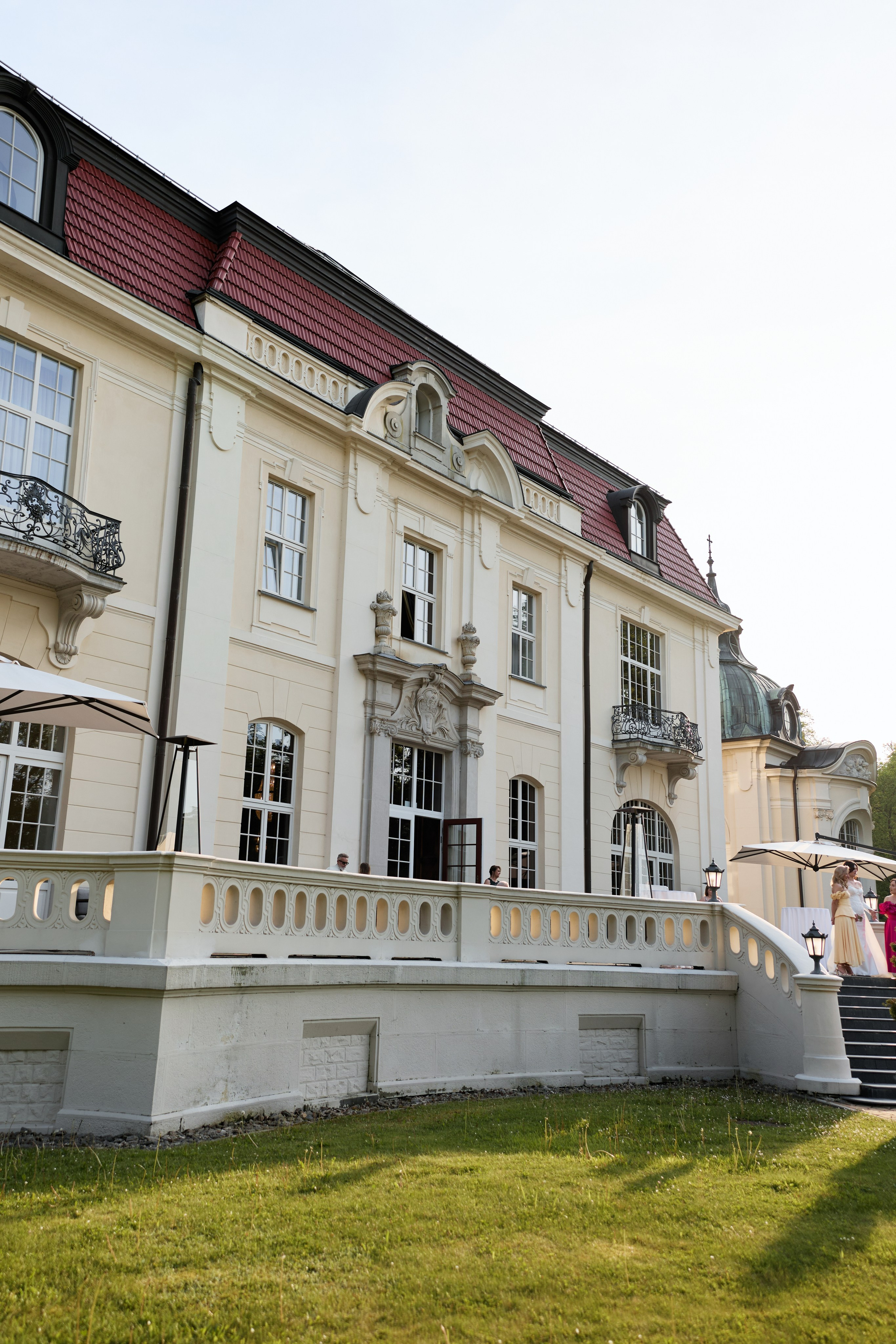 Wiktoria & Kacper. Pałac Goetz. Fotograf ślubny i rodzinny w Krakowie Yana Klymova
