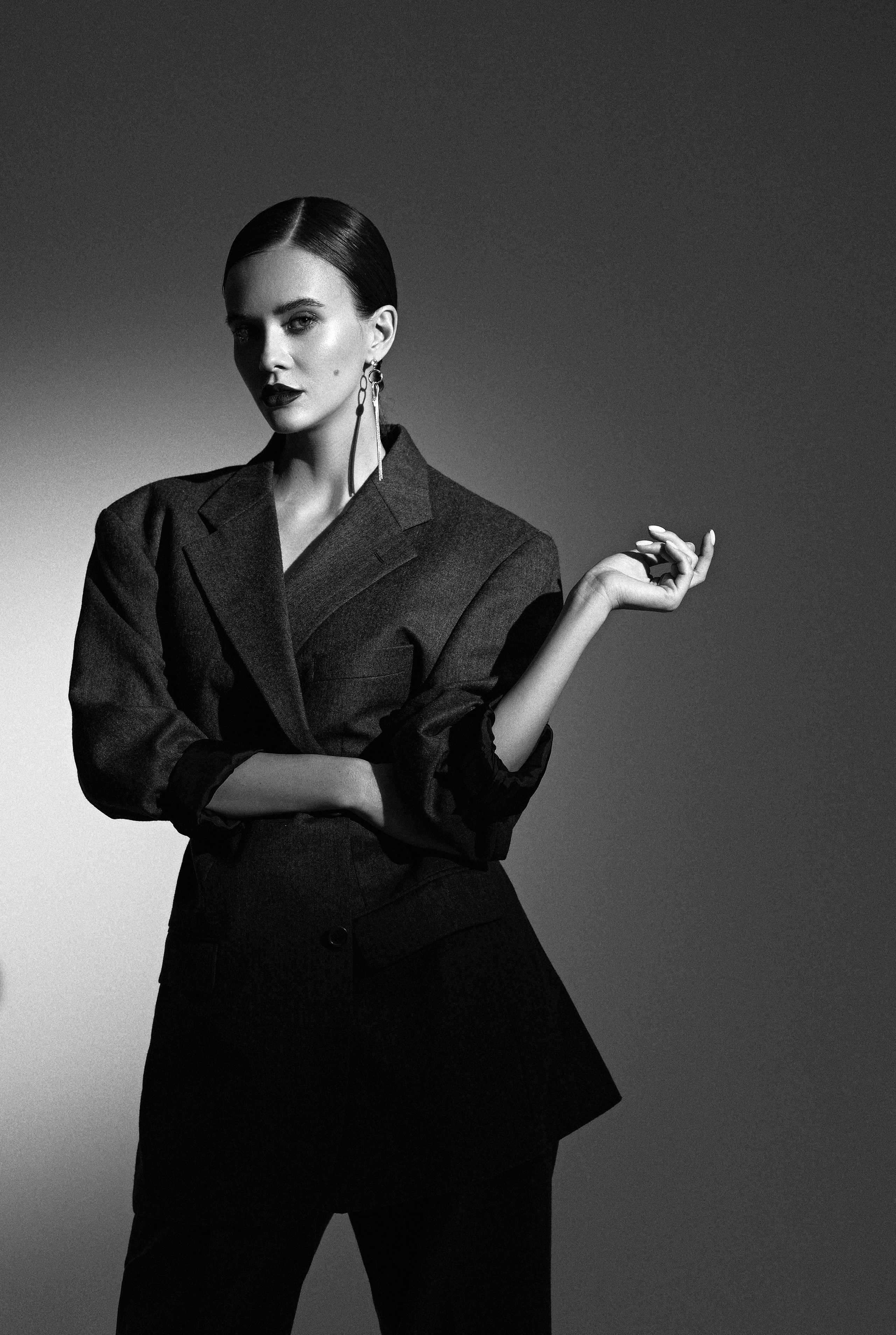 ADVERTISING. Photo and video production. Editing & retouching services. Training