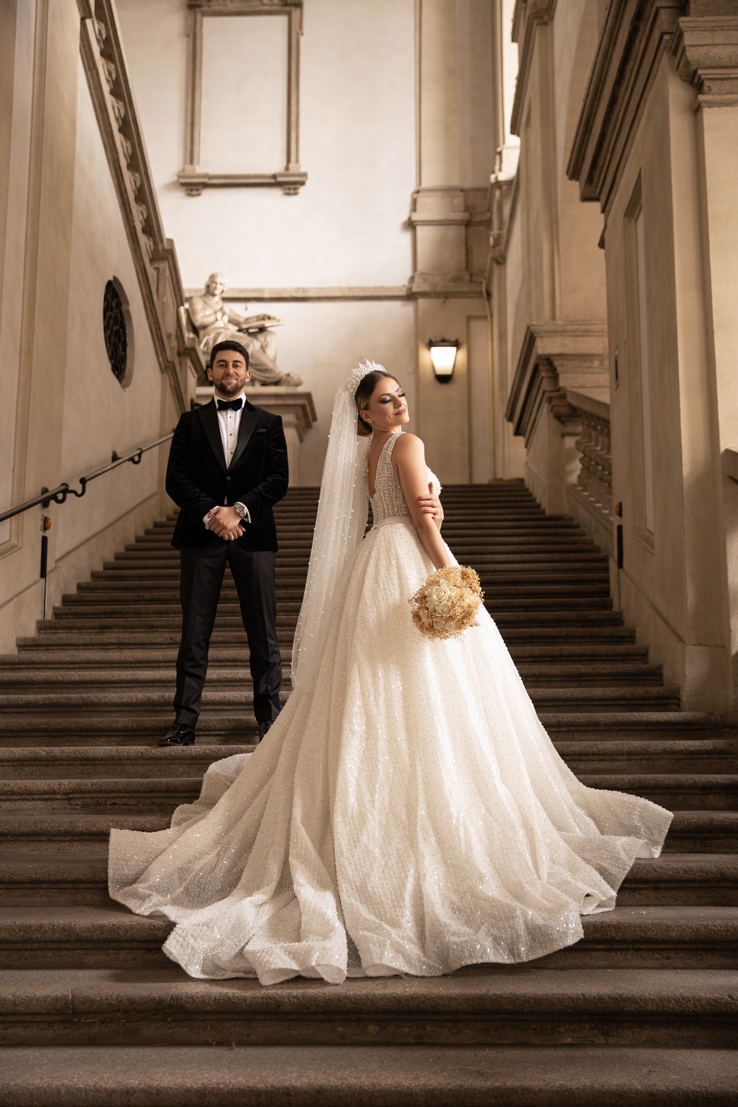 WEDDING. Photo and video production. Editing & retouching services. Training