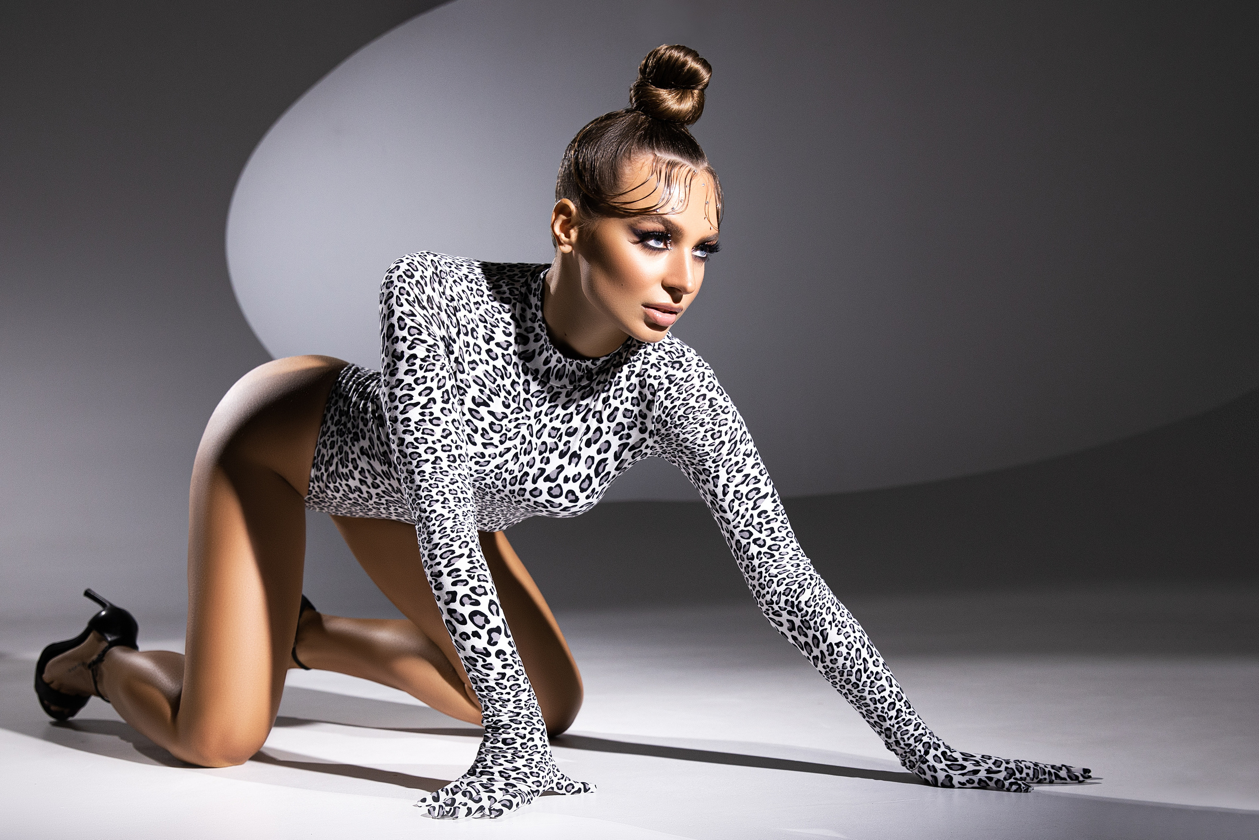 ADVERTISING. Photo and video production. Editing & retouching services. Training