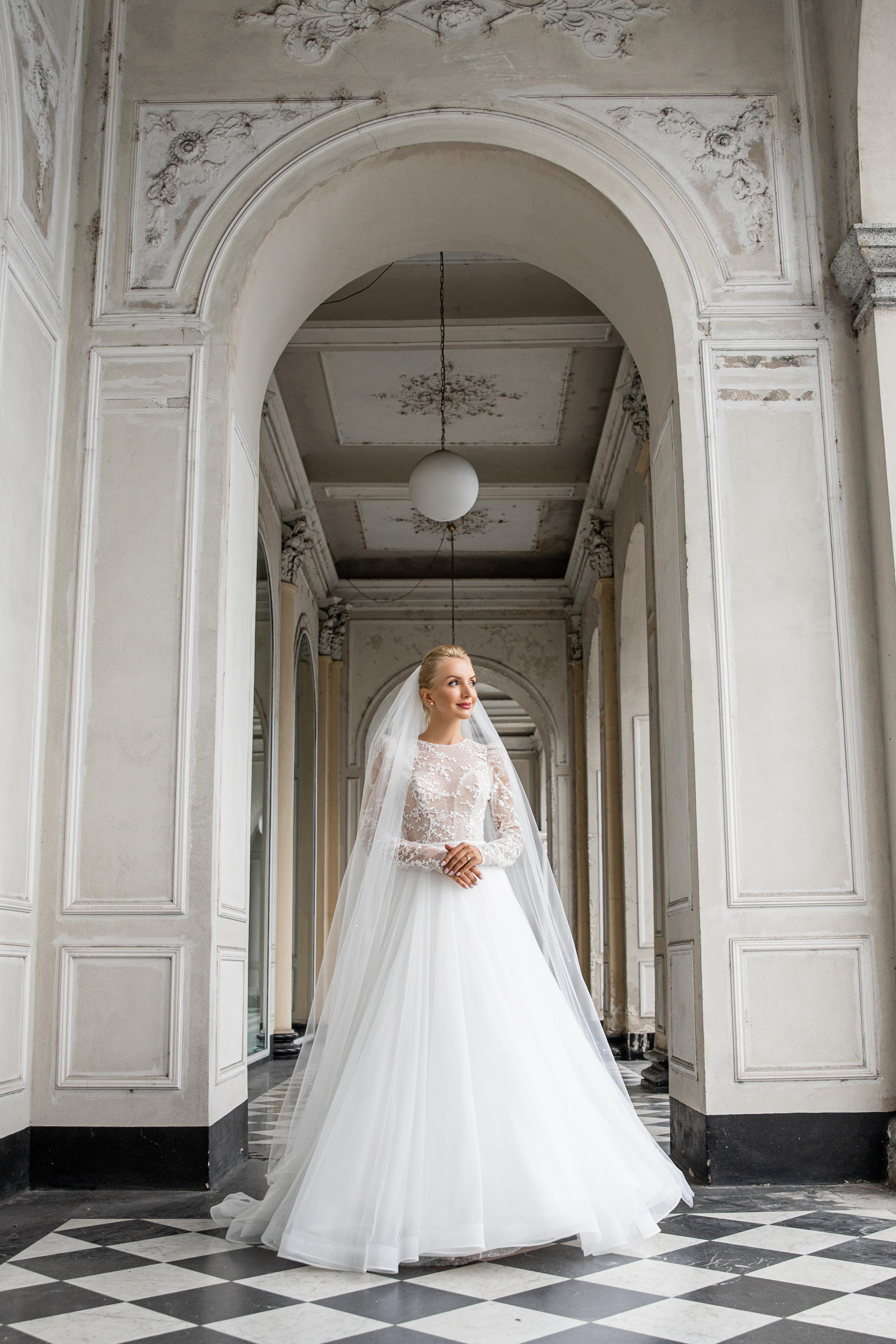 WEDDING. Photo and video production. Editing & retouching services. Training