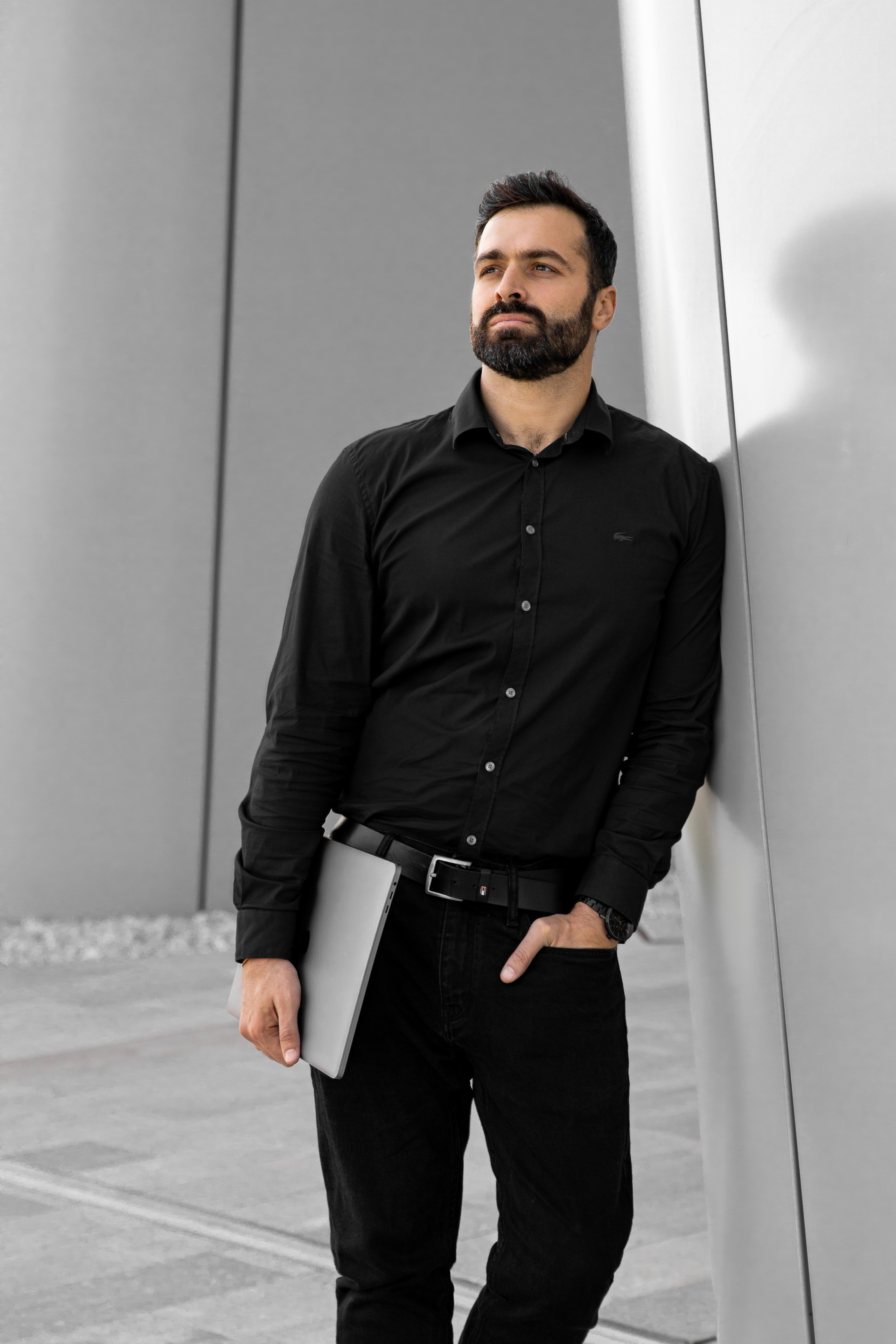 BUSINESS PORTRAIT. Photo and video production. Editing & retouching services. Training