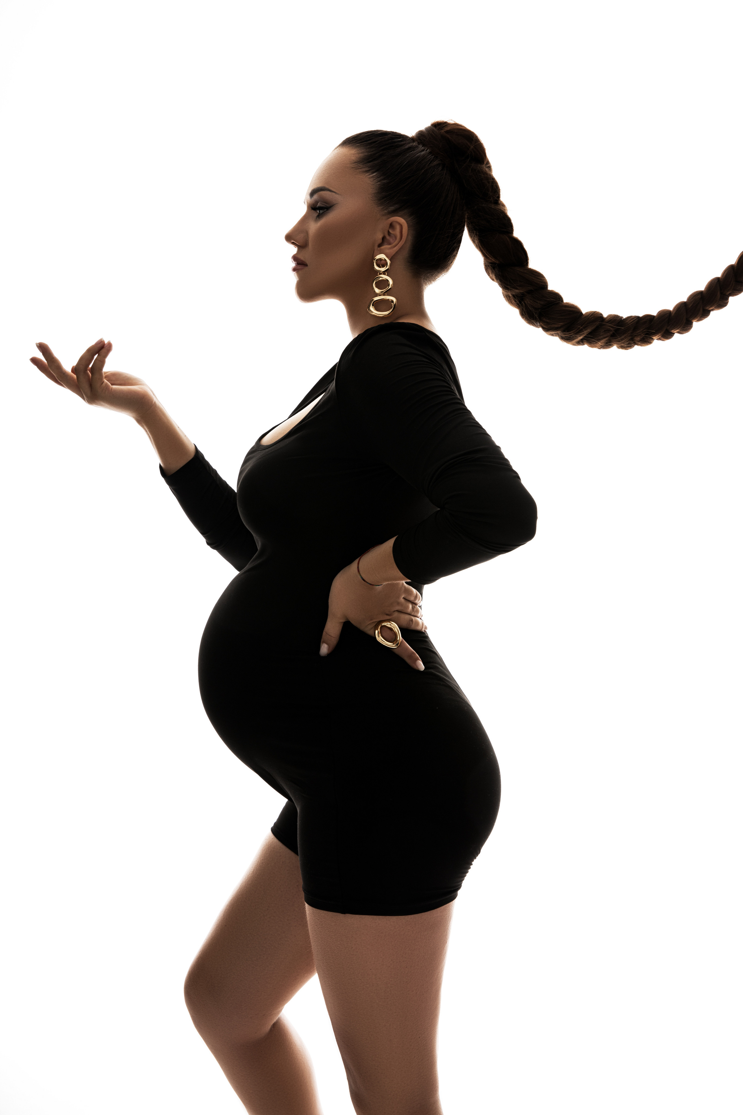 PORTRAIT. Photo and video production. Editing & retouching services. Training