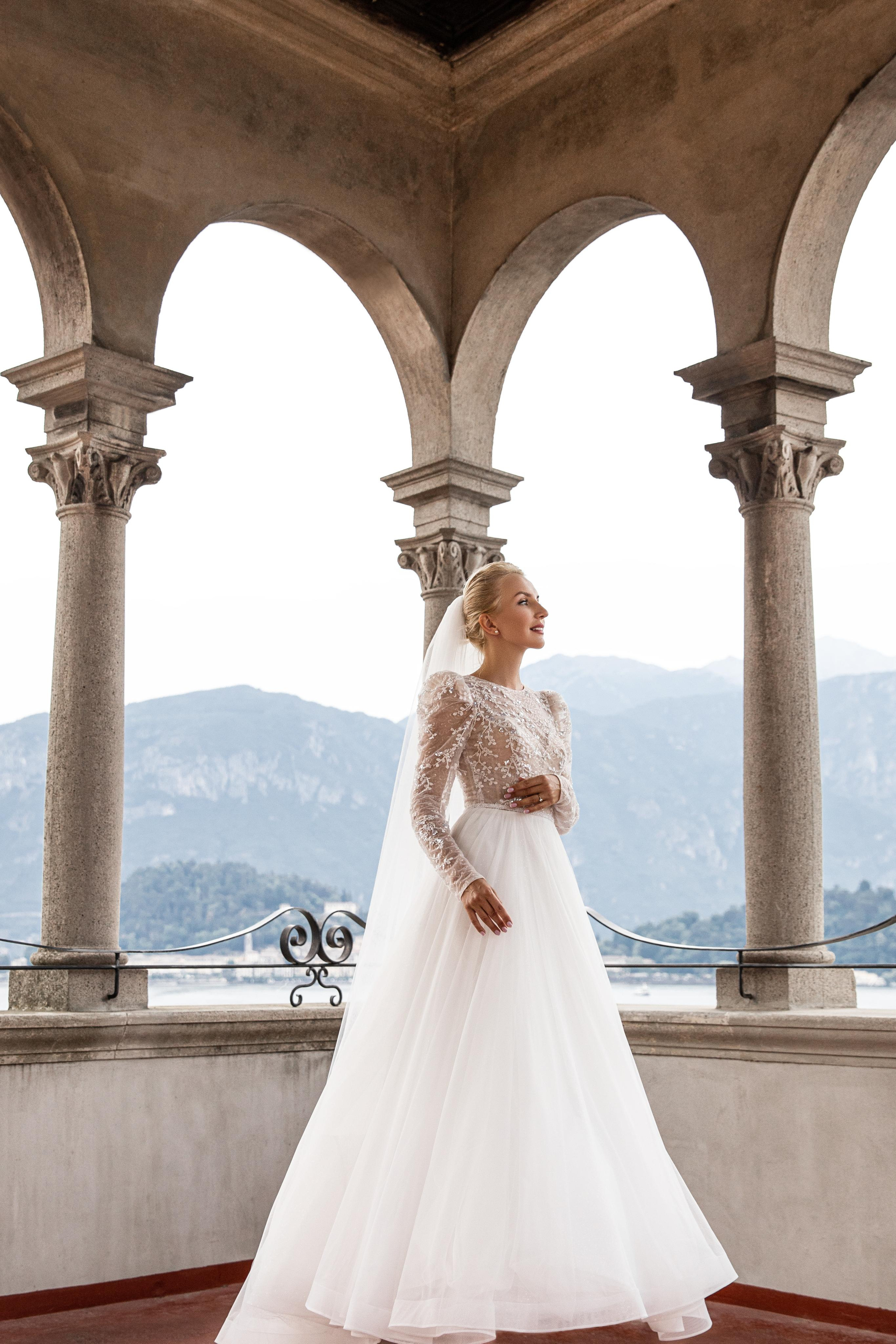 WEDDING. Photo and video production. Editing & retouching services. Training