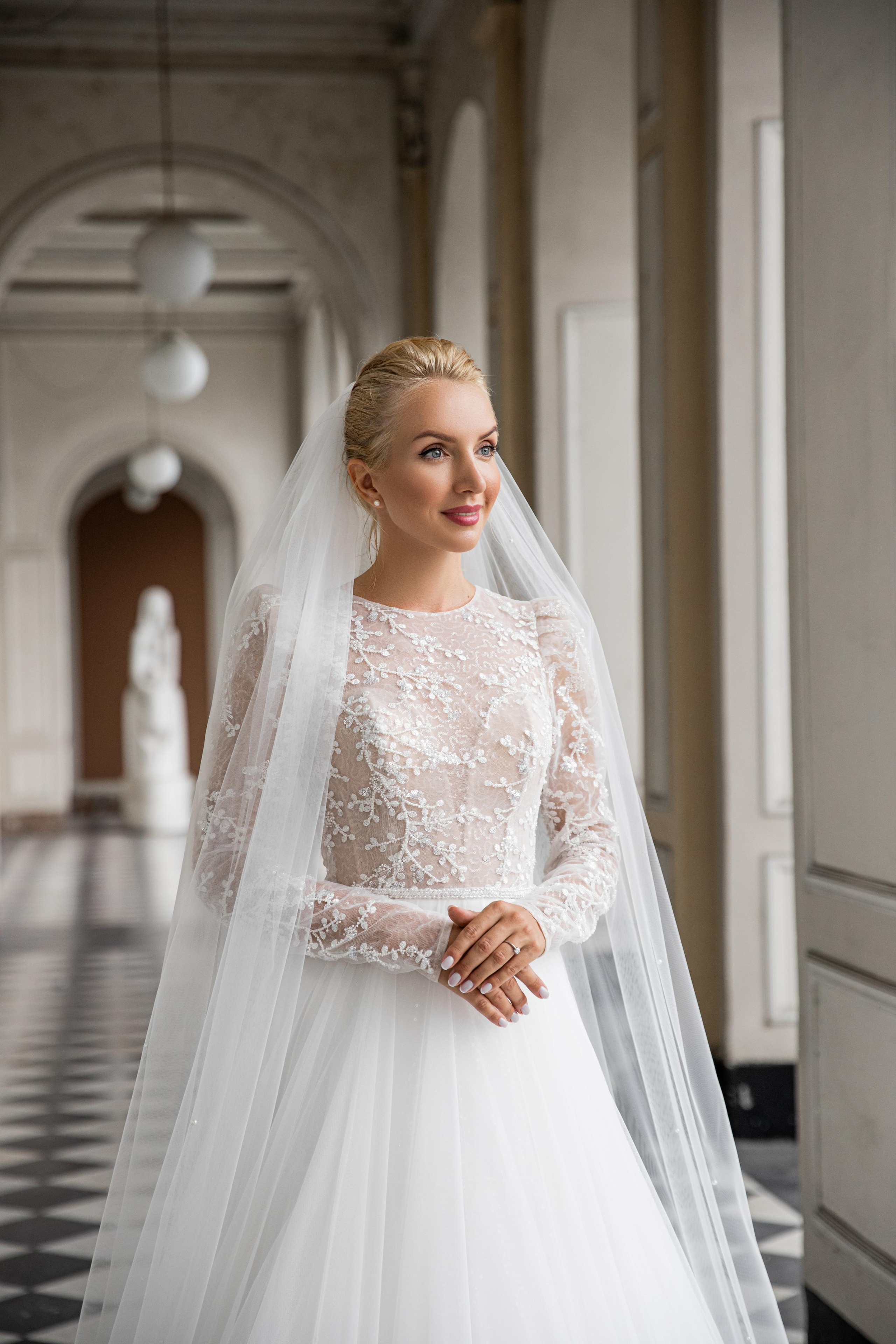 WEDDING. Photo and video production. Editing & retouching services. Training