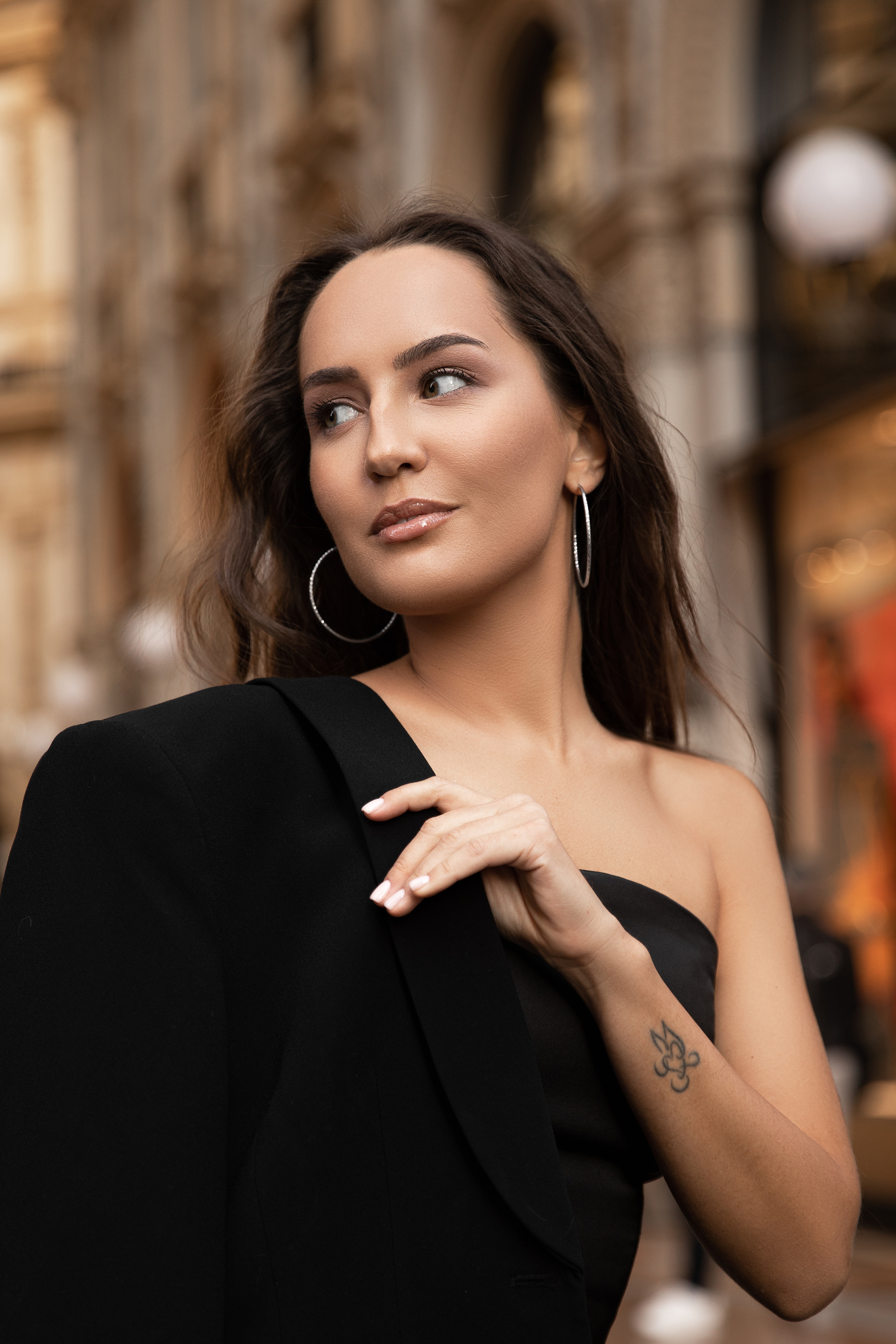 PORTRAIT. Photo and video production. Editing & retouching services. Training