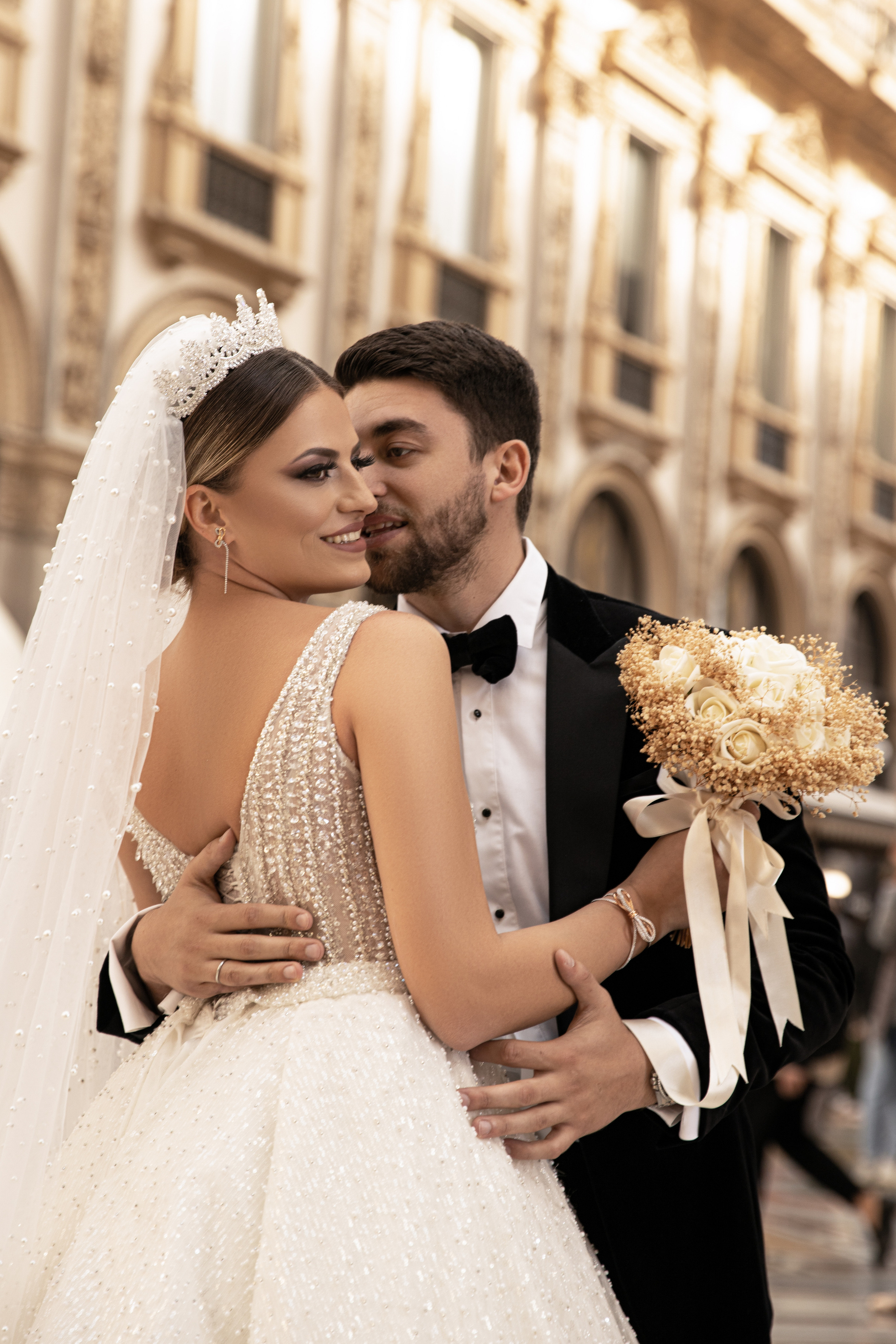 WEDDING. Photo and video production. Editing & retouching services. Training