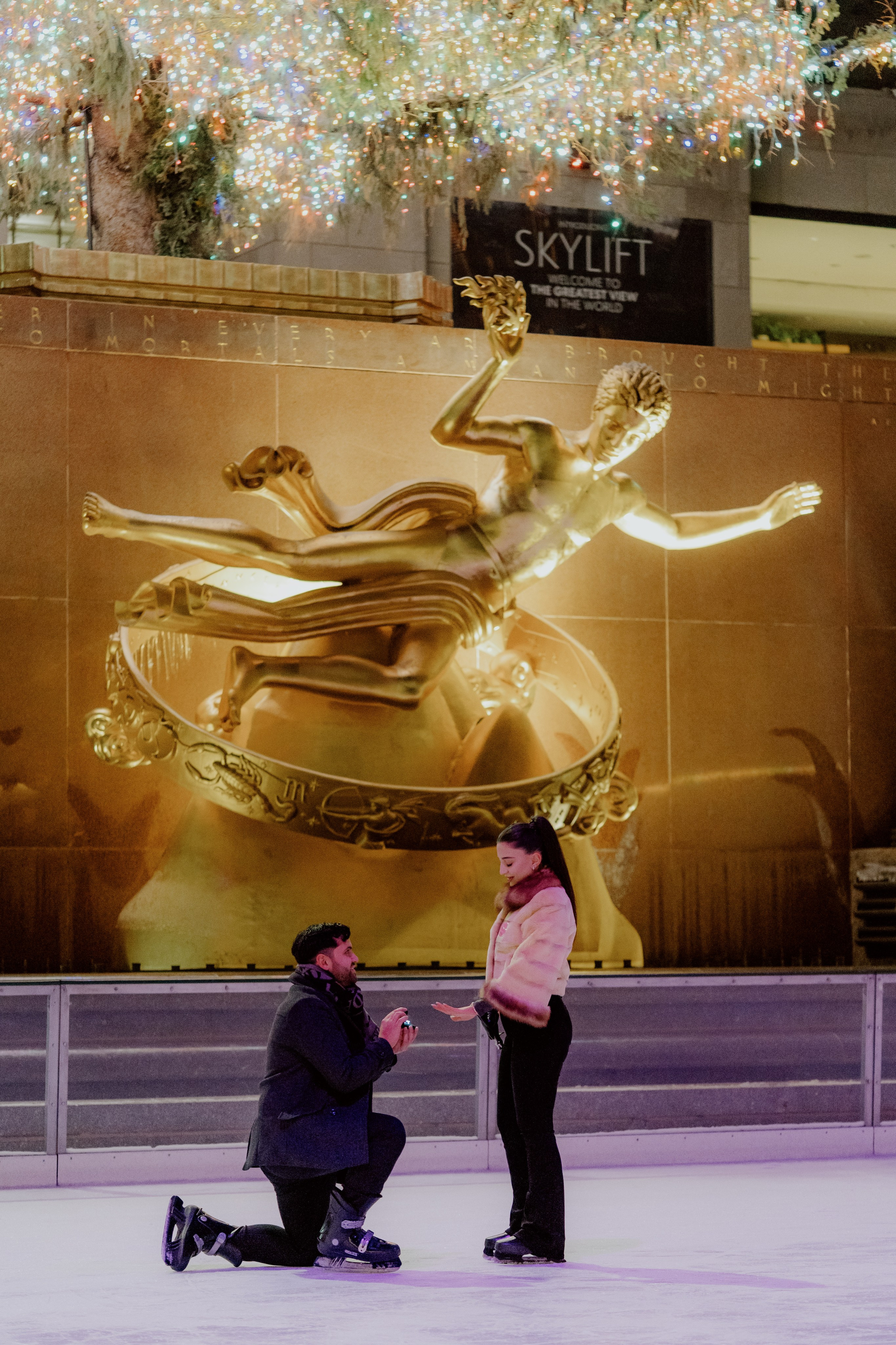 NYC Proposal Photographer & Videographer | Rockefeller Center Ice Rink Proposals. Videographer and photographer in New York // MAKAROV.VIDEO