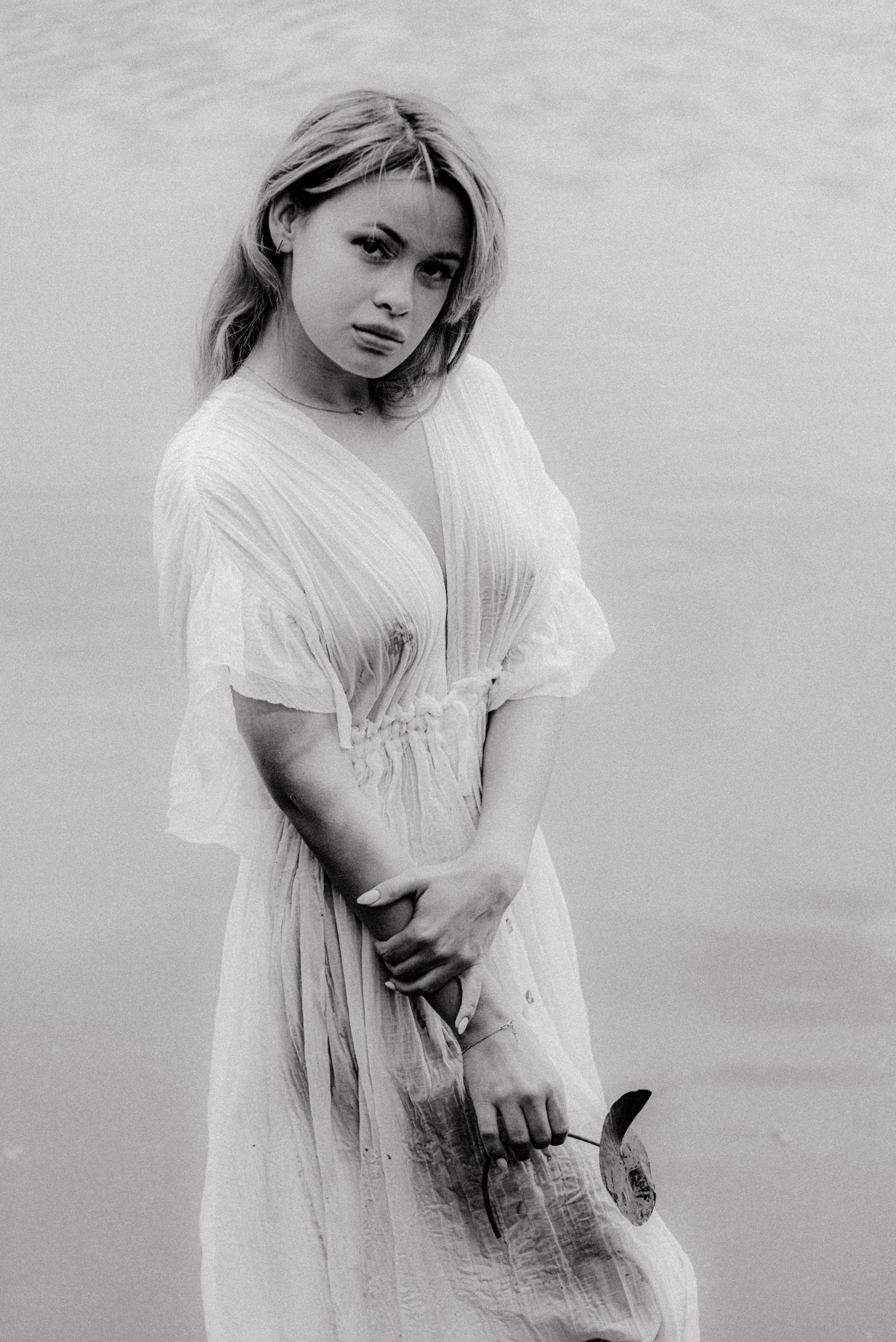 Julia in the pond. Videographer and photographer in New York // MAKAROV.VIDEO