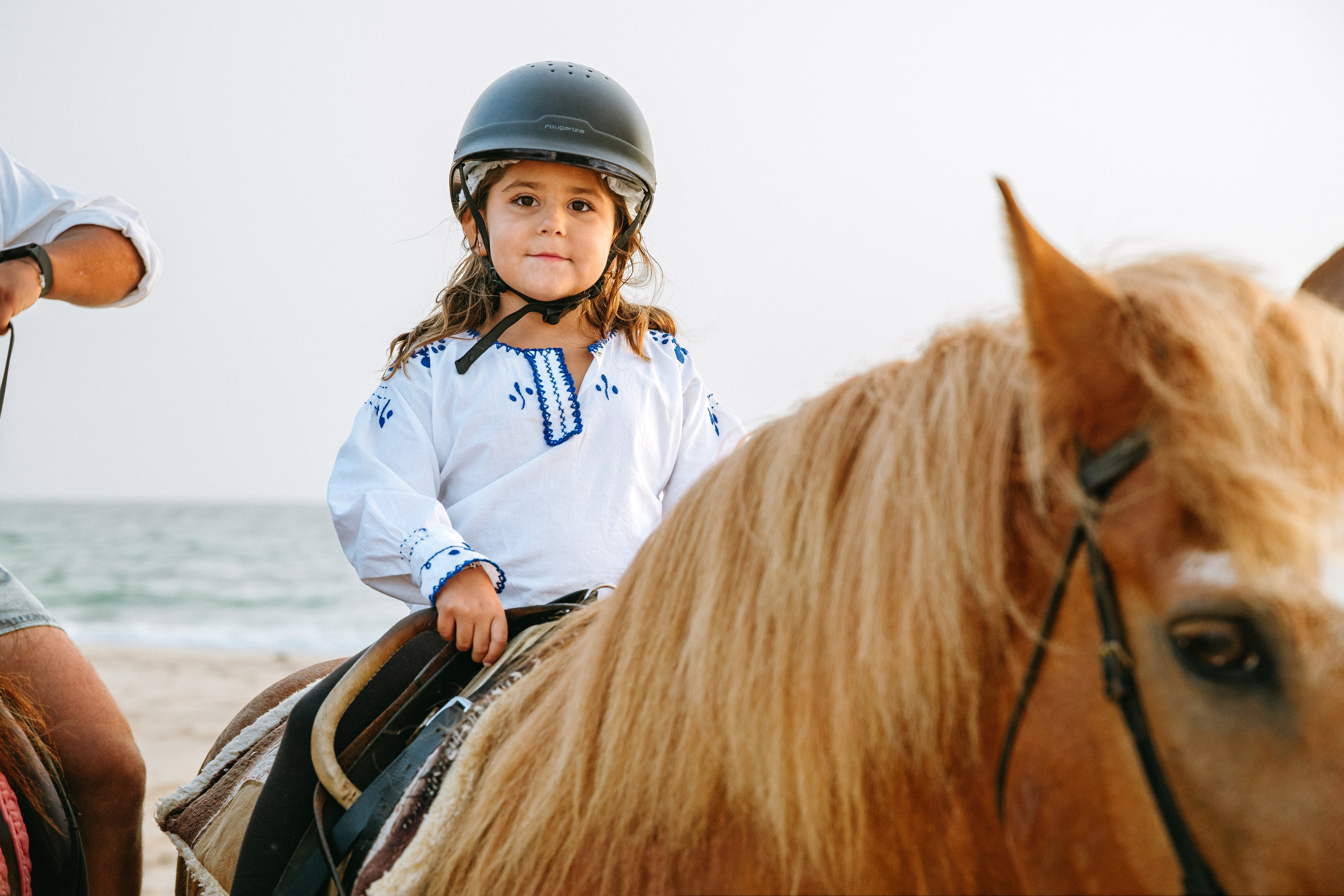 Marlene & Tiago com filhos. Passeios a Cavalo na Praia Peniche | Eco Salgados Agroturismo