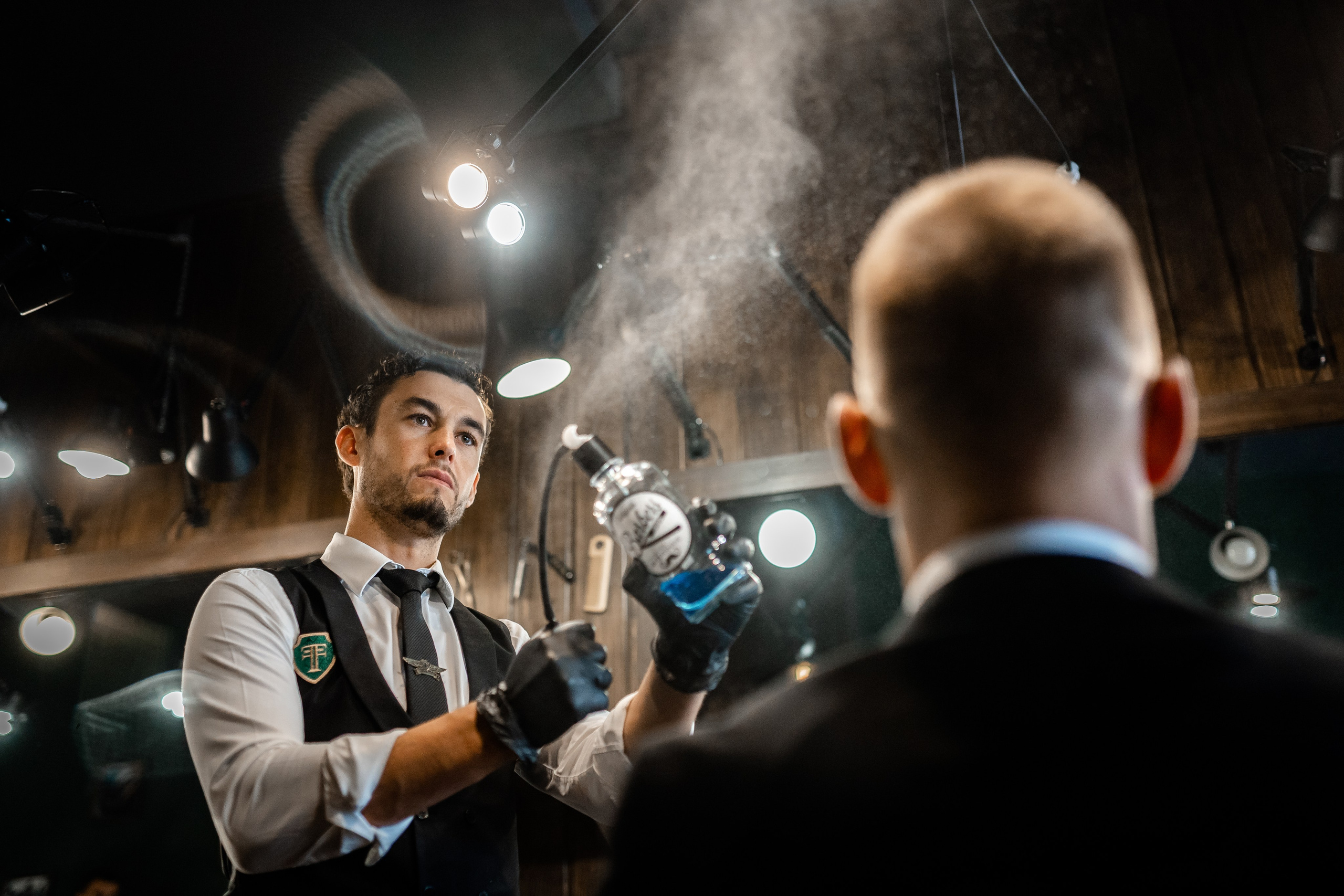 DER SCHÖNSTE HOCHZEITSTAG. Hochzeits- und Reportagefotograf für München, Regensburg, Deutschland RED LINE Media