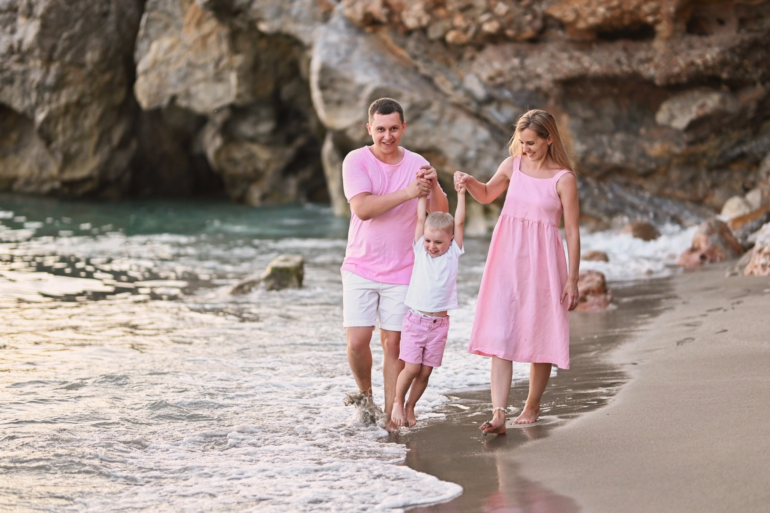 Семейные съемки на диком пляже в Конаклы. Photographer in Alanya, Side, Manavgat. Türkiye