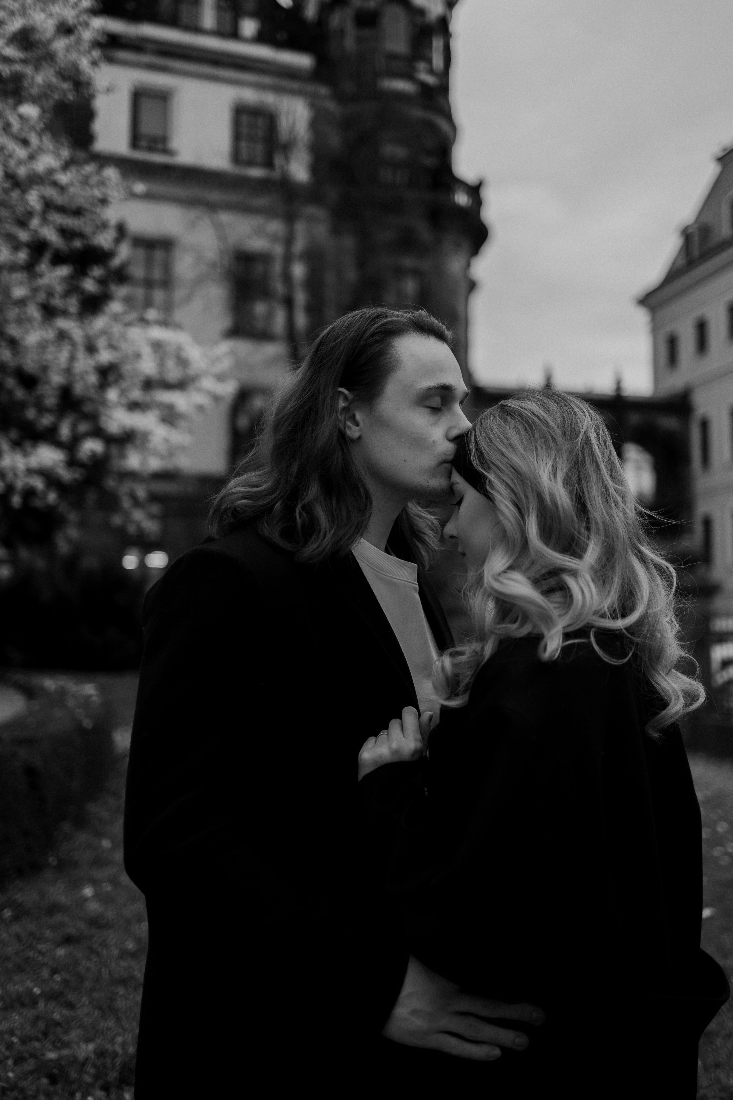 Black&White Love Story in Dresden. Emotional&Cinematic Couple Photography by Kristina Kozheltsova. Kristina Kozheltsova- Soulful Portrait&Lifestyle&Love Story Photographer in Leipzig, Germany