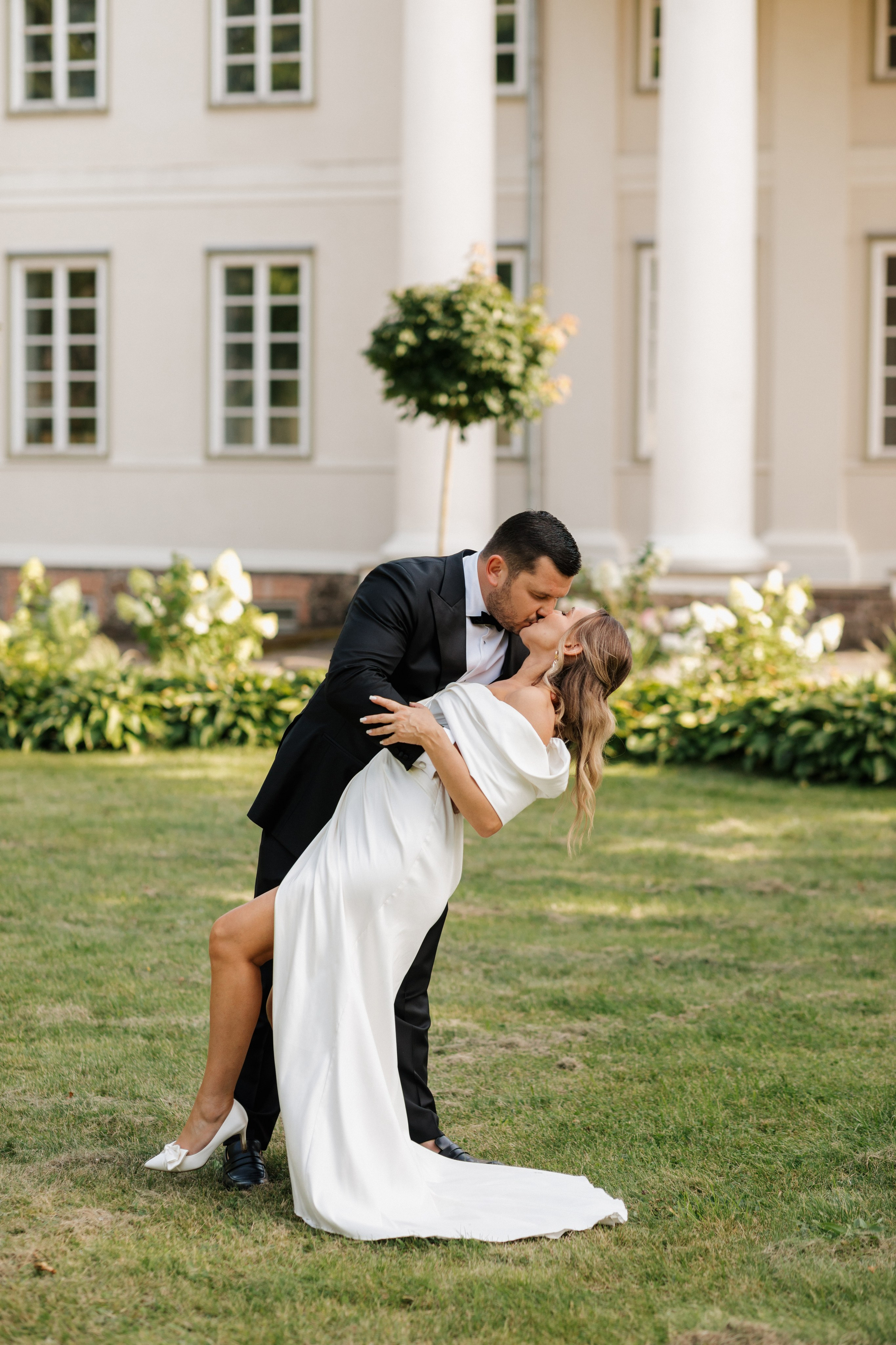 DIANA IR KAROLIS | ELEGANTIŠKOS VESTUVĖS. Vestuvių ir nėščiųjų fotografė Raminta Razmaitė