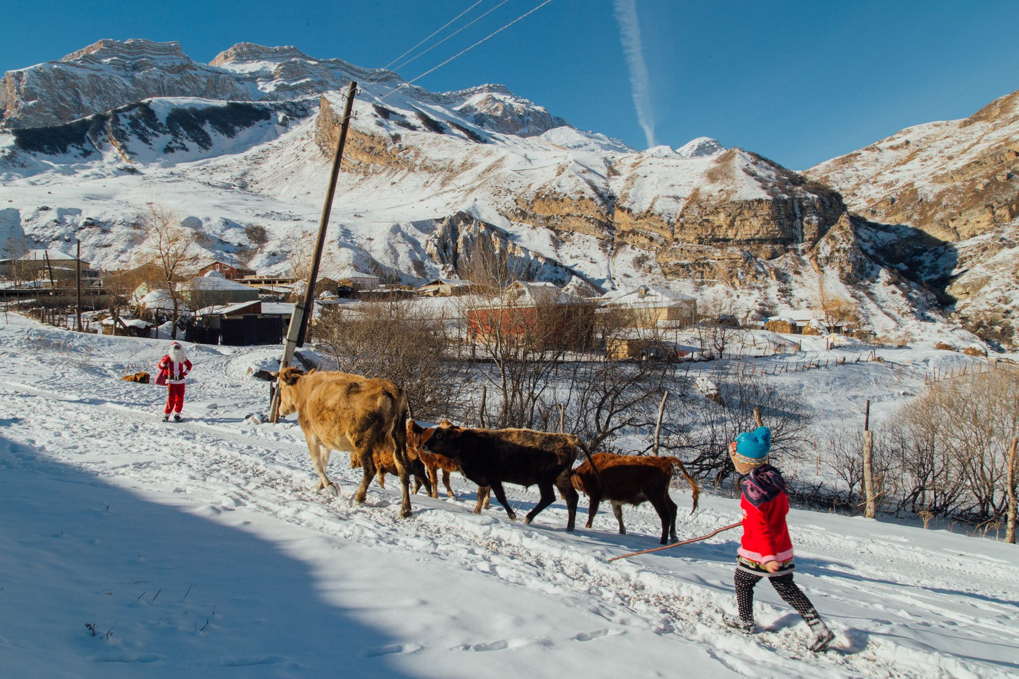 Şaxta Baba Ucqar Dağ Kəndlərində - Sosial Layihə. Bakıda Peşəkar Tədbir, Love Story və Təbiət Fotoqrafı — Elşən Baba