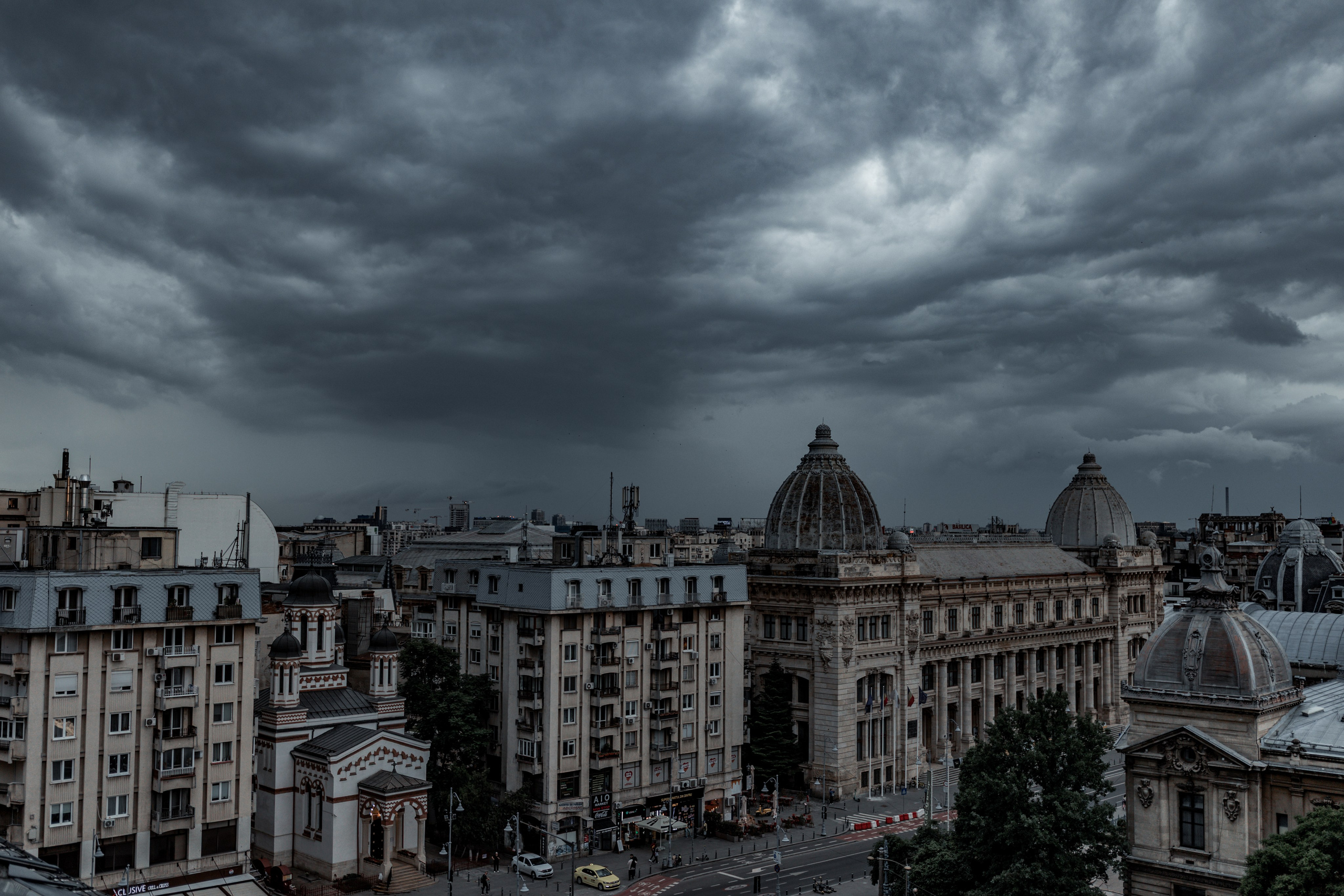 Fragmente din București. Cadre de catifea